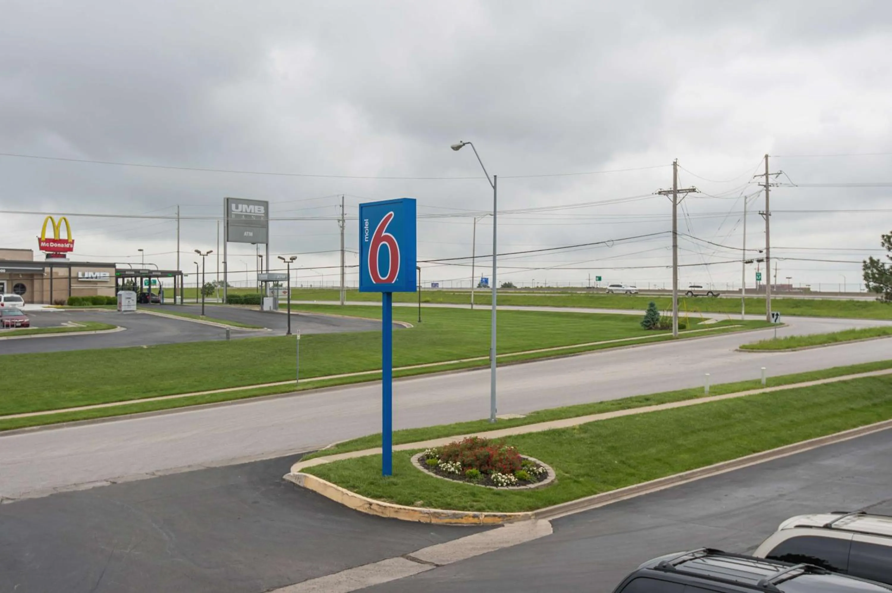 Property building in Motel 6 Kansas City, MO - Airport
