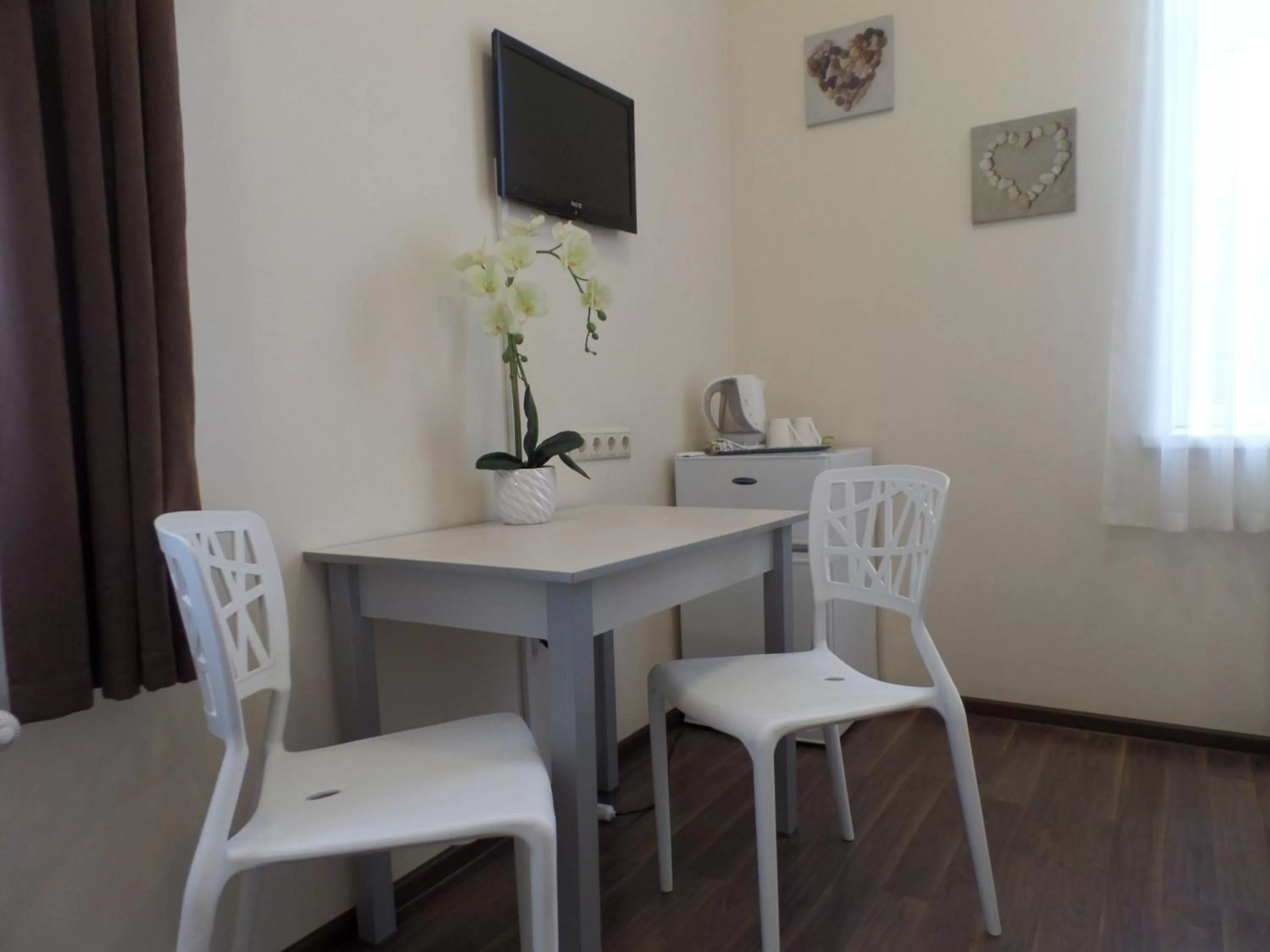 TV and multimedia in Happy Hotel