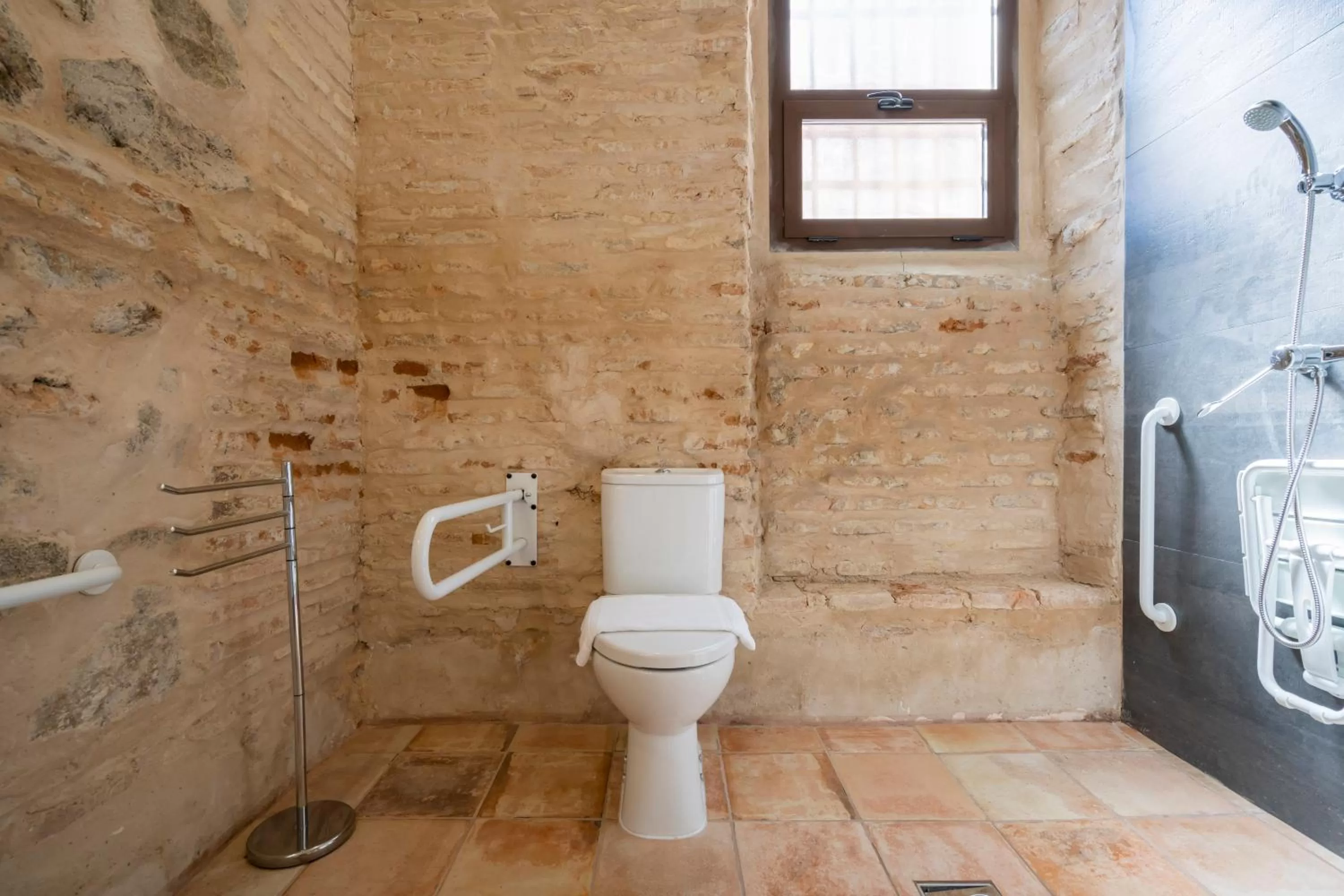 Bathroom in Dobo Azacanes Hostal