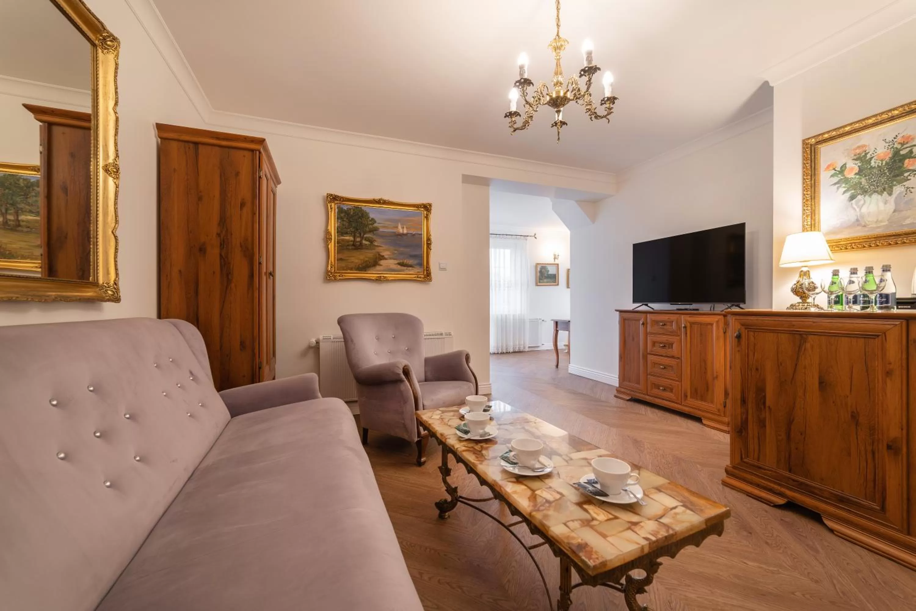 TV and multimedia in Pensjonat & Restauracja Admirał