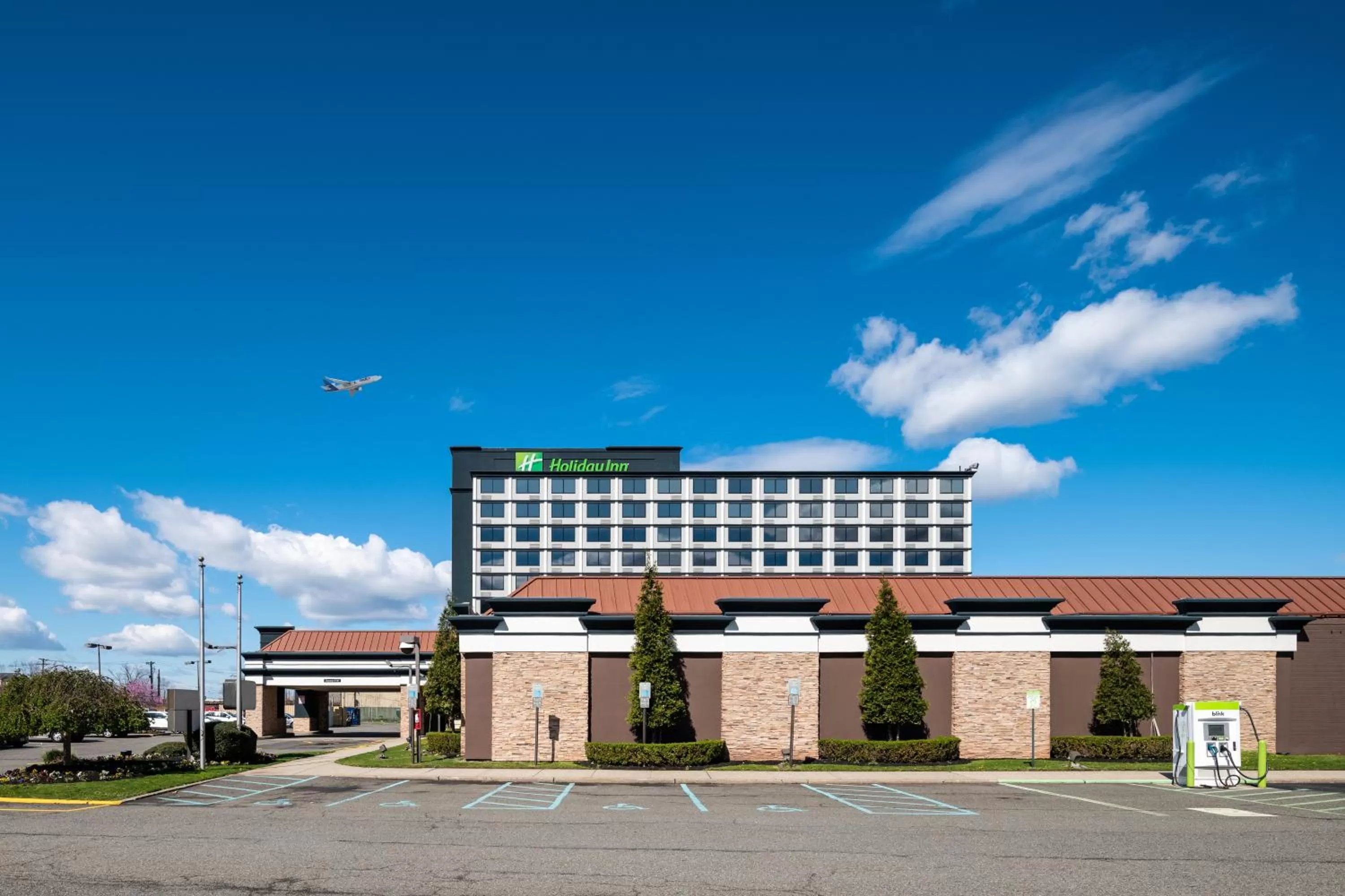 Property building in Holiday Inn Newark International Airport