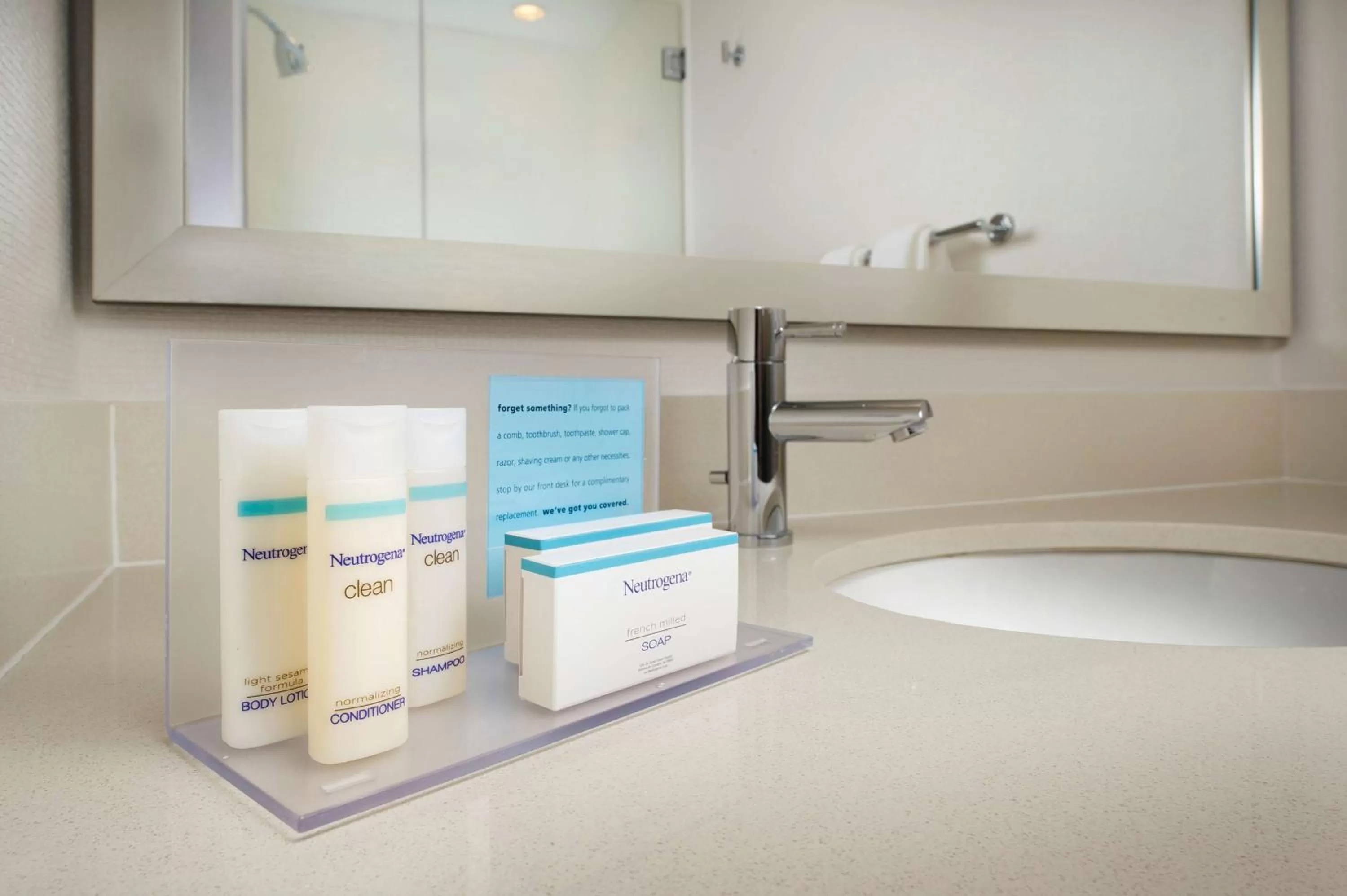 Bathroom in Hampton Inn and Suites Washington DC North/Gaithersburg