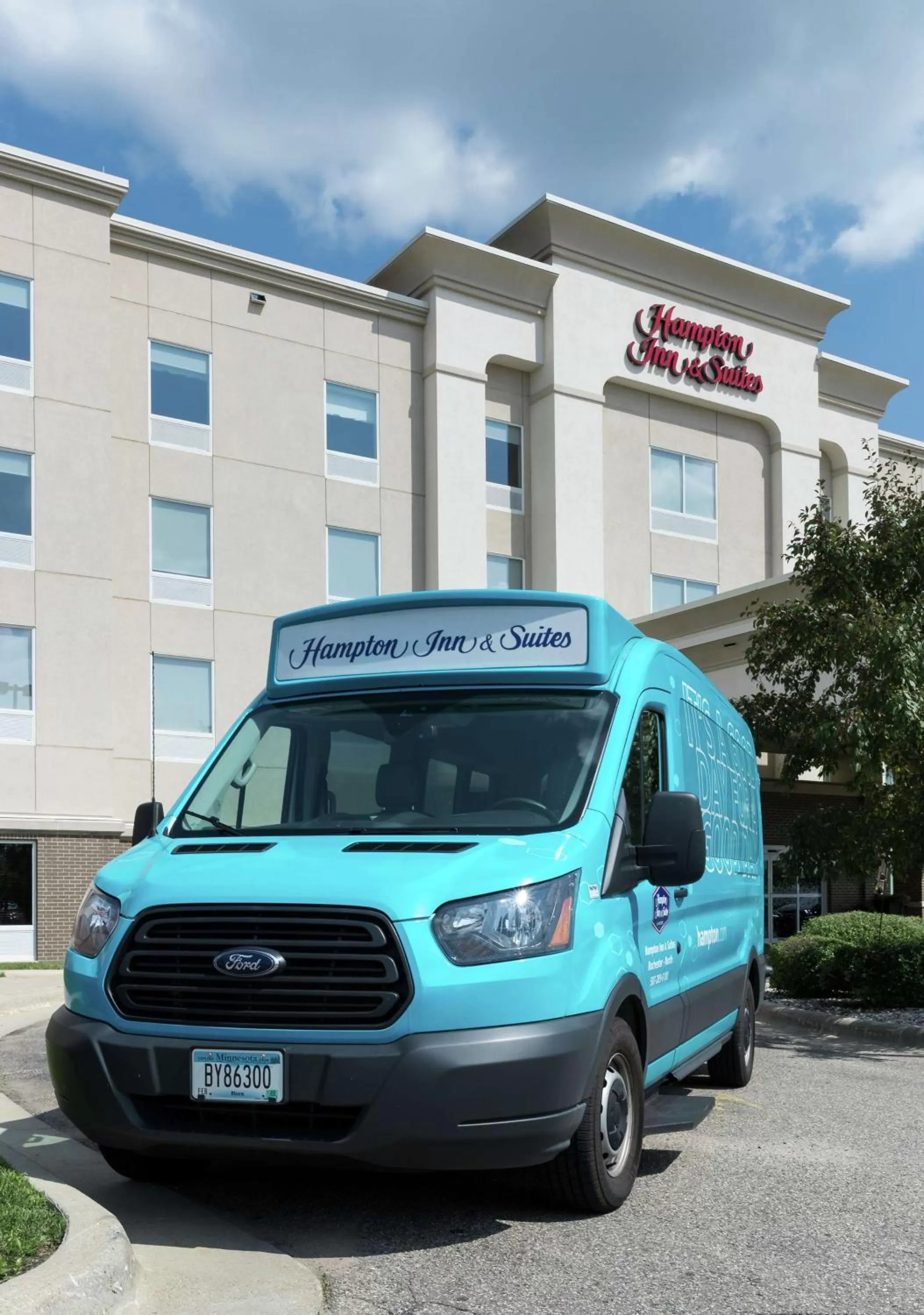 Property building in Hampton Inn & Suites Rochester-North