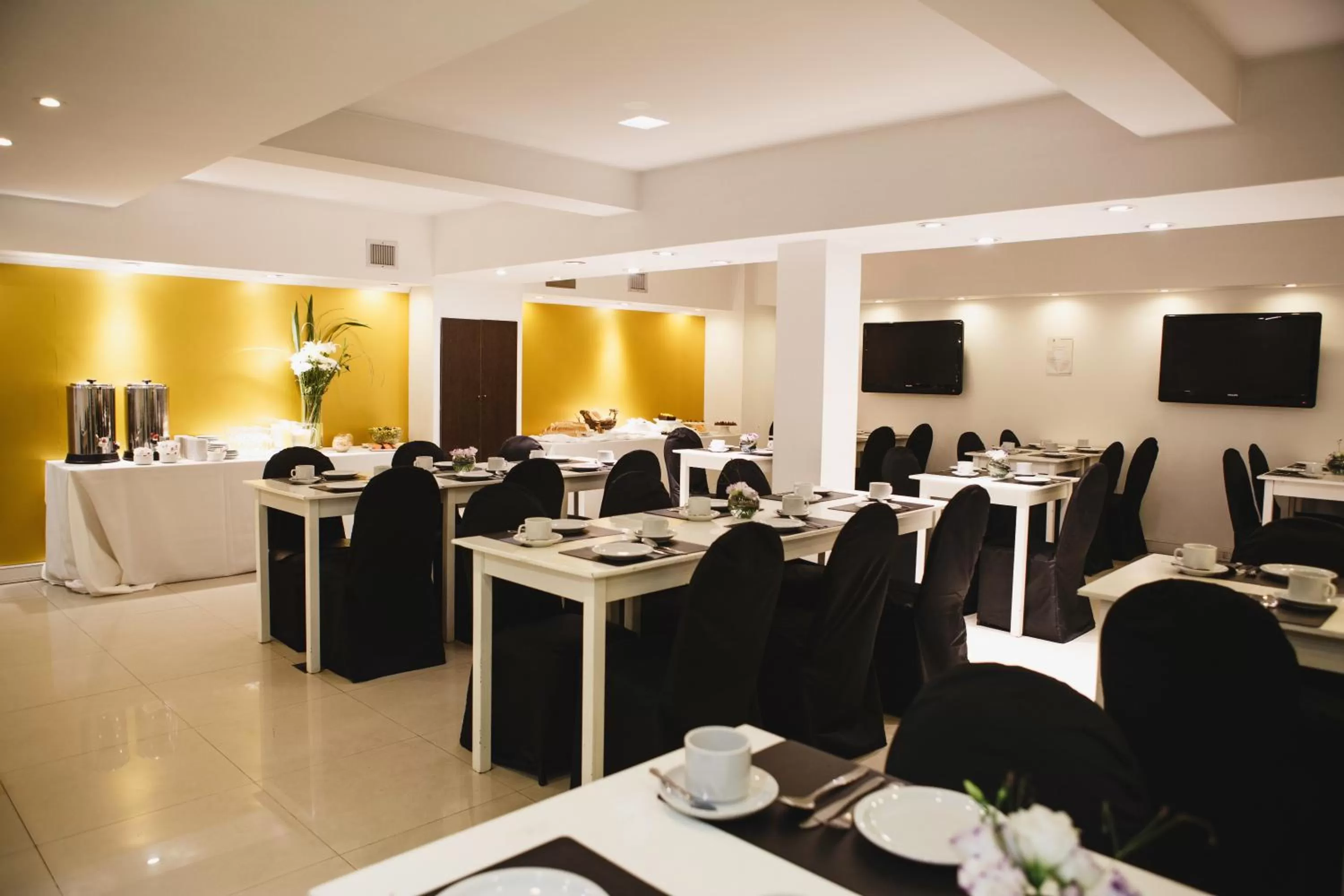 Food and drinks in Ker Urquiza Hotel