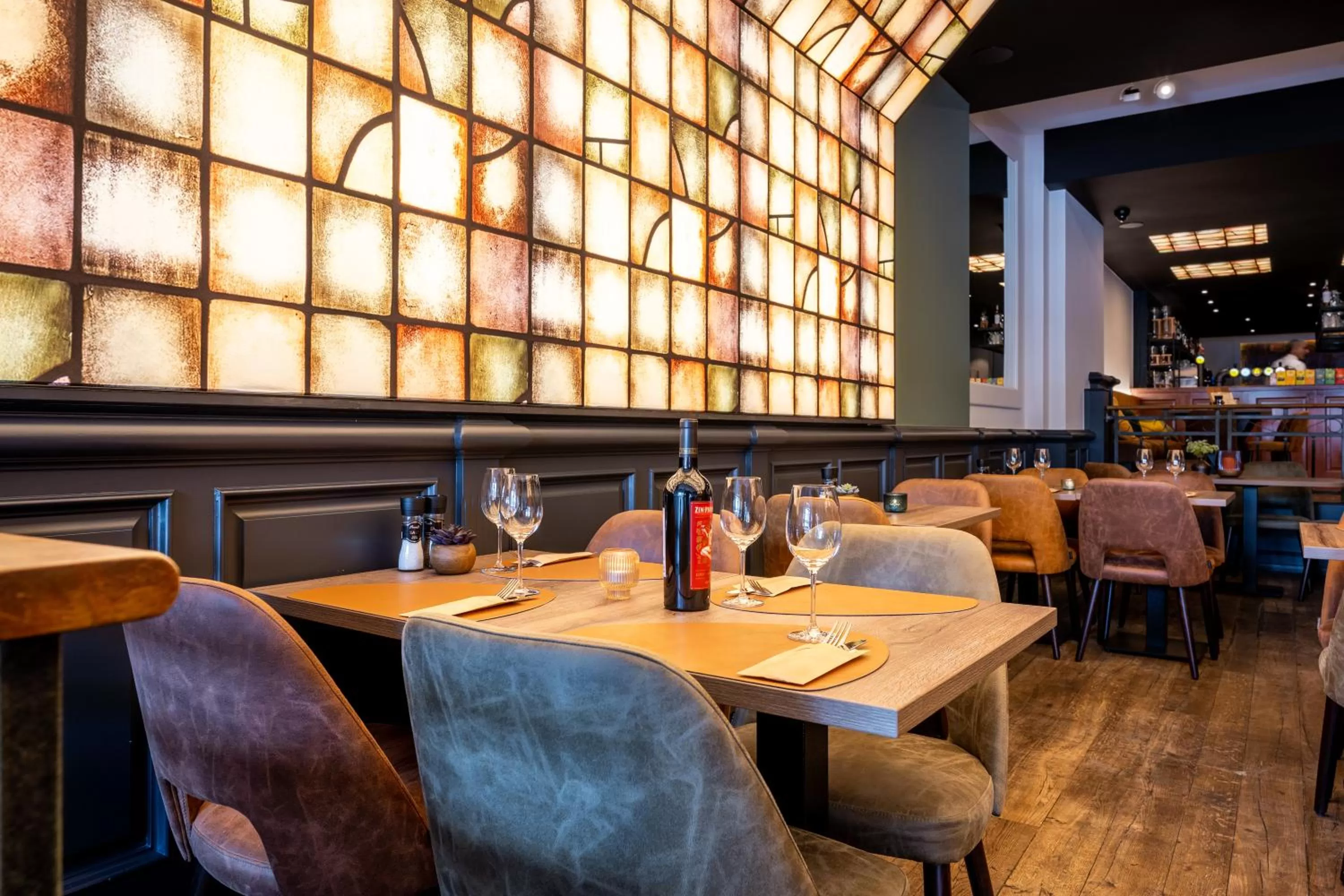 Restaurant/places to eat in Hotel Central