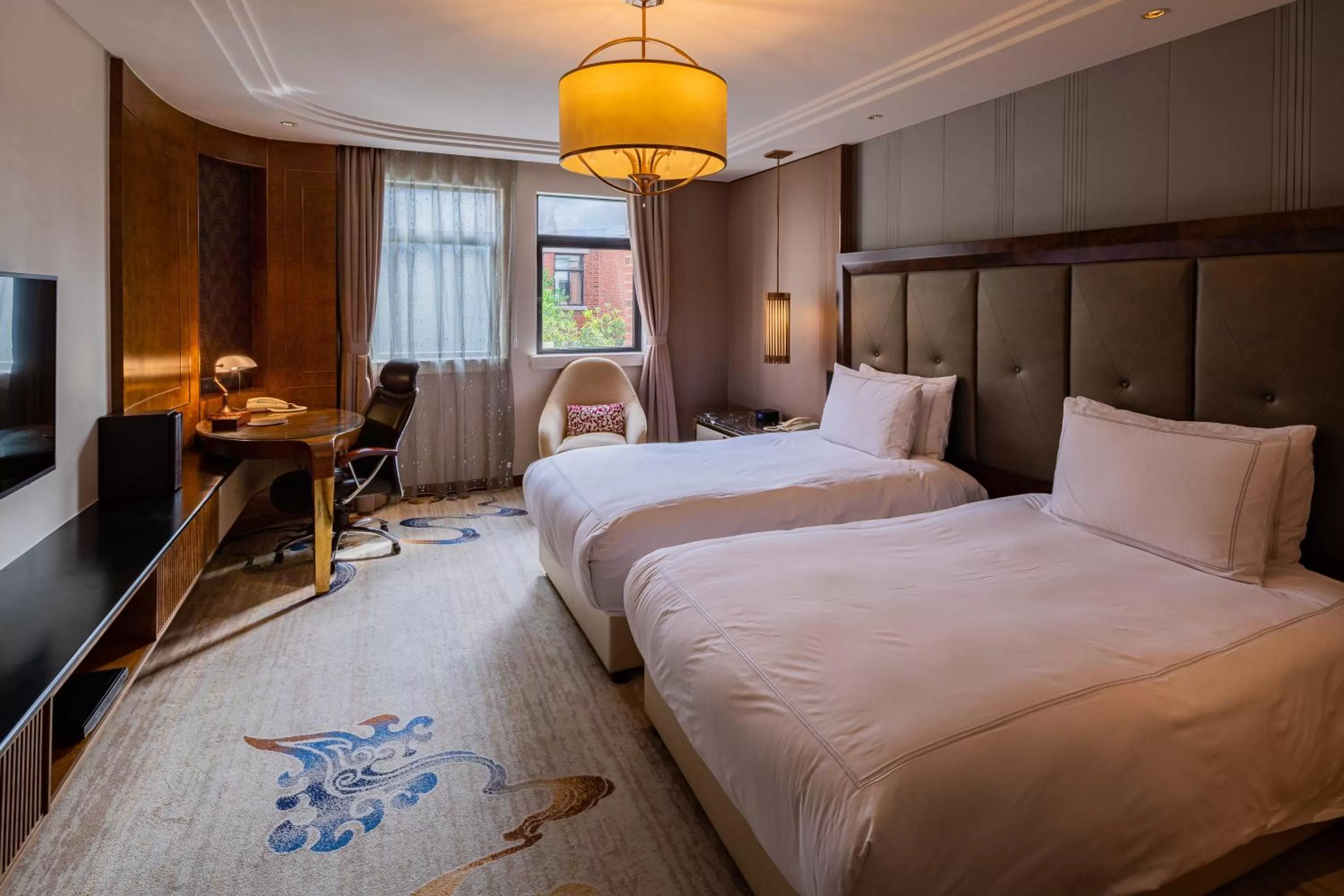 Photo of the whole room, Bed in InterContinental Shanghai Ruijin by IHG - Downtown Historic Iconic Garden Hotel
