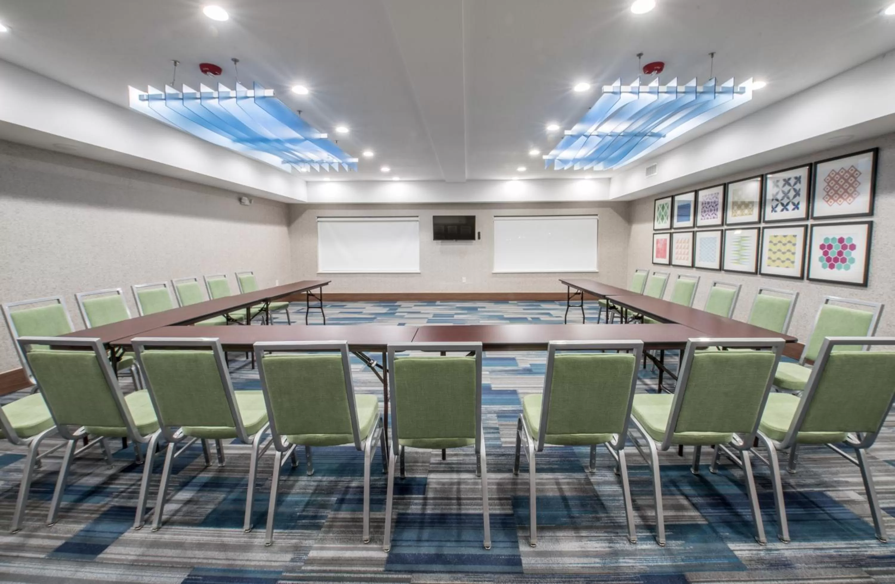 Meeting/conference room in Holiday Inn Express & Suites - Houston Westchase - Westheimer by IHG