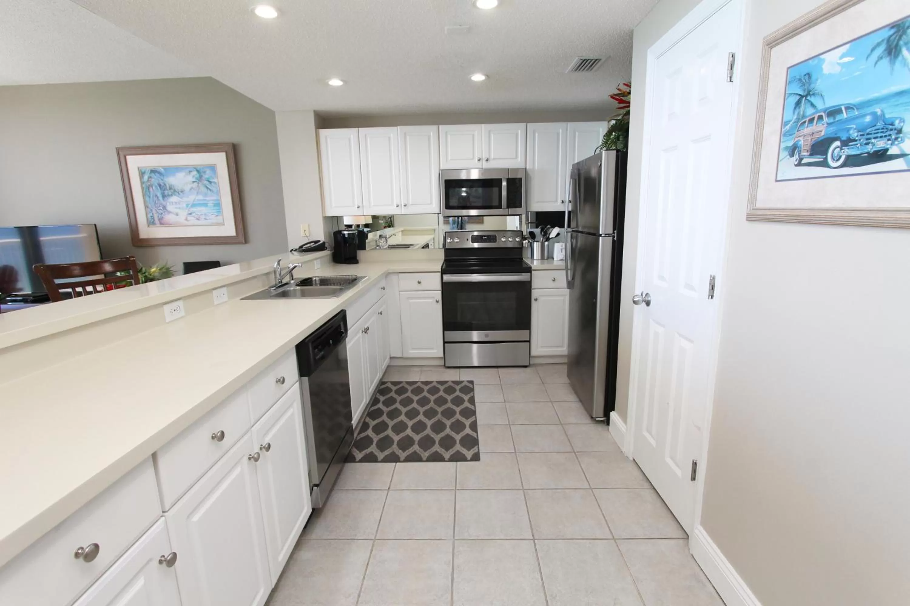 Kitchen or kitchenette, Kitchen/Kitchenette in Majestic Beach Resort, Panama City Beach, Fl