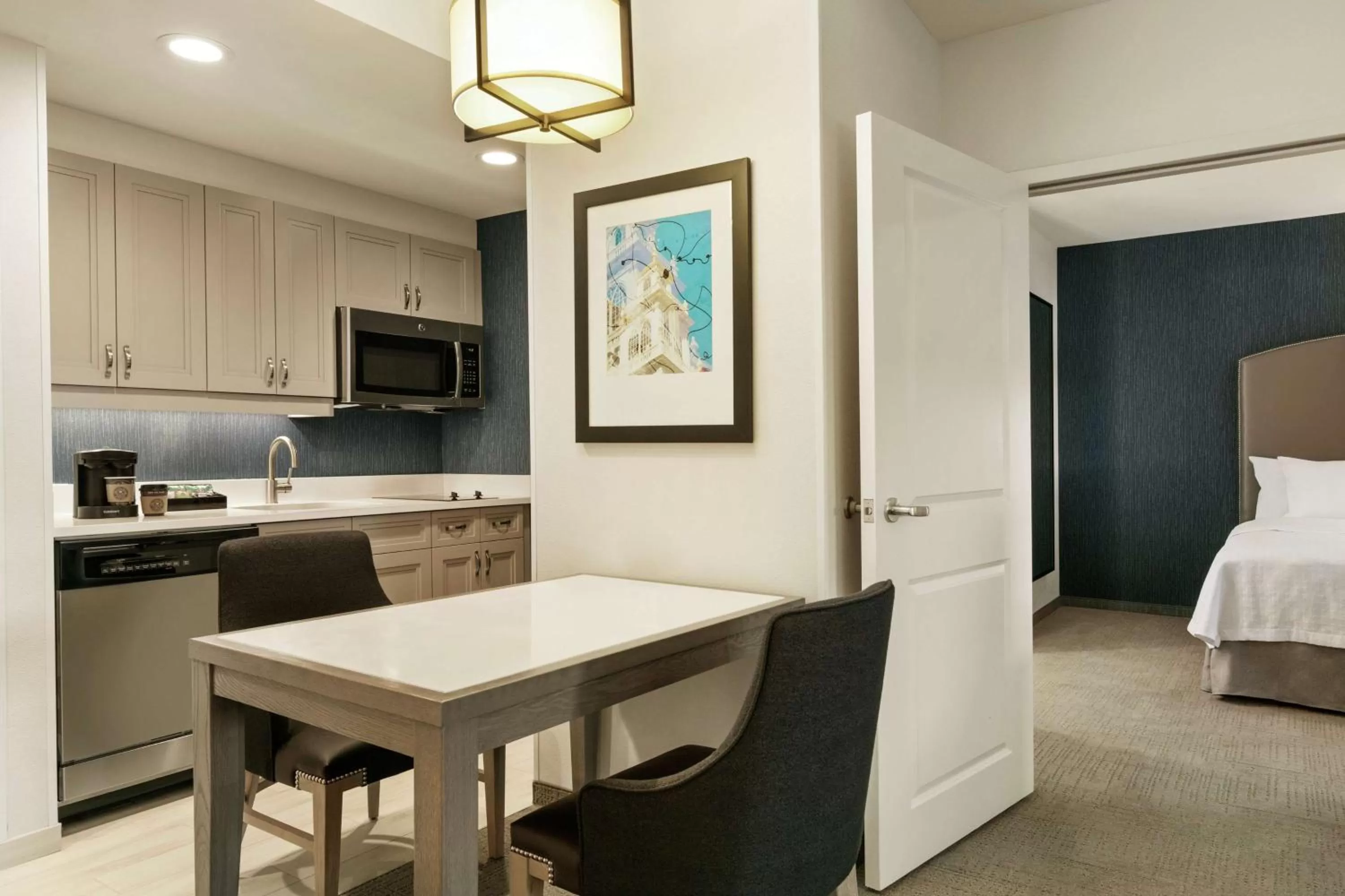 Kitchen or kitchenette, Bed in Homewood Suites By Hilton Worcester