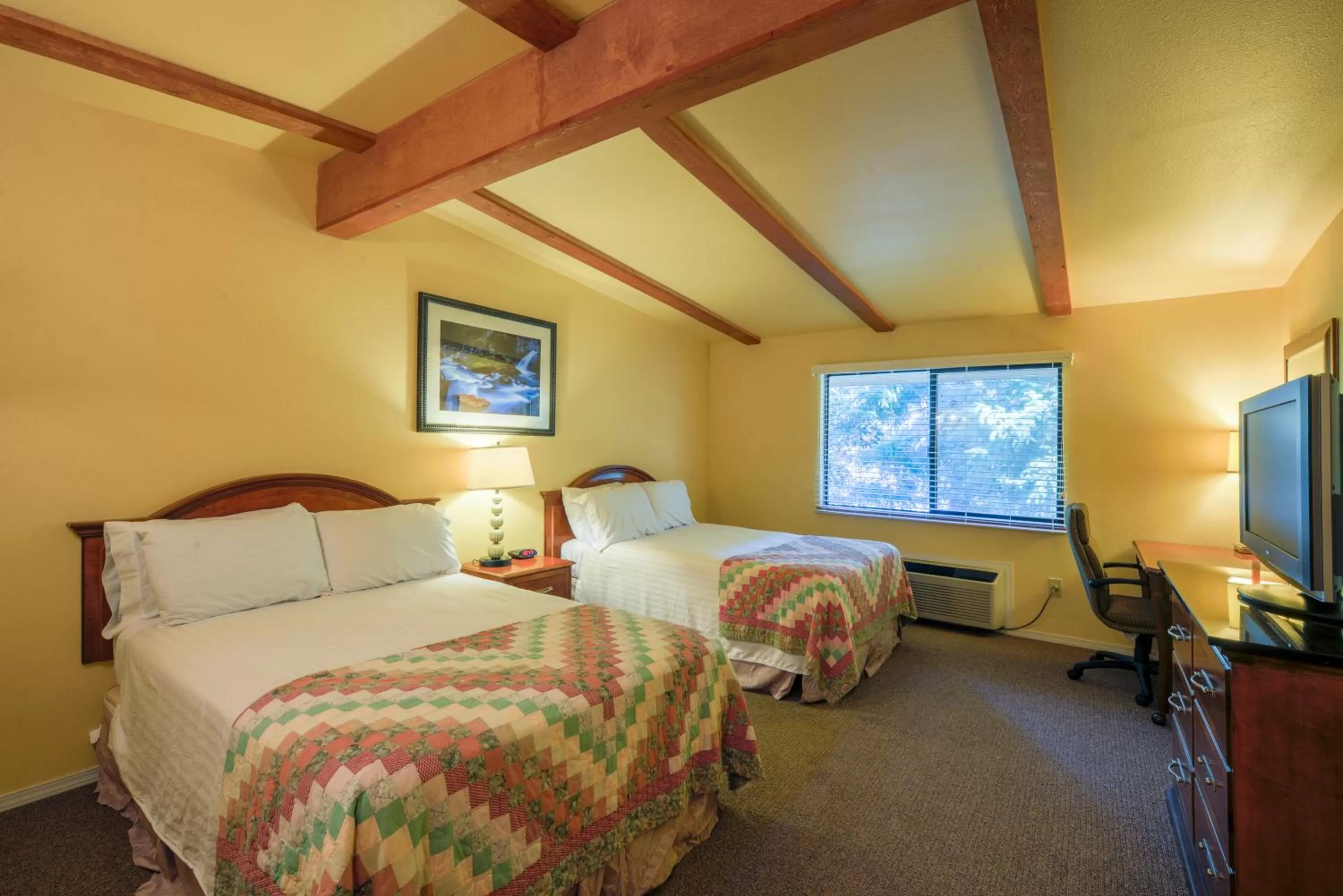 Photo of the whole room, Room Photo in Packwood Lodge & Cabins