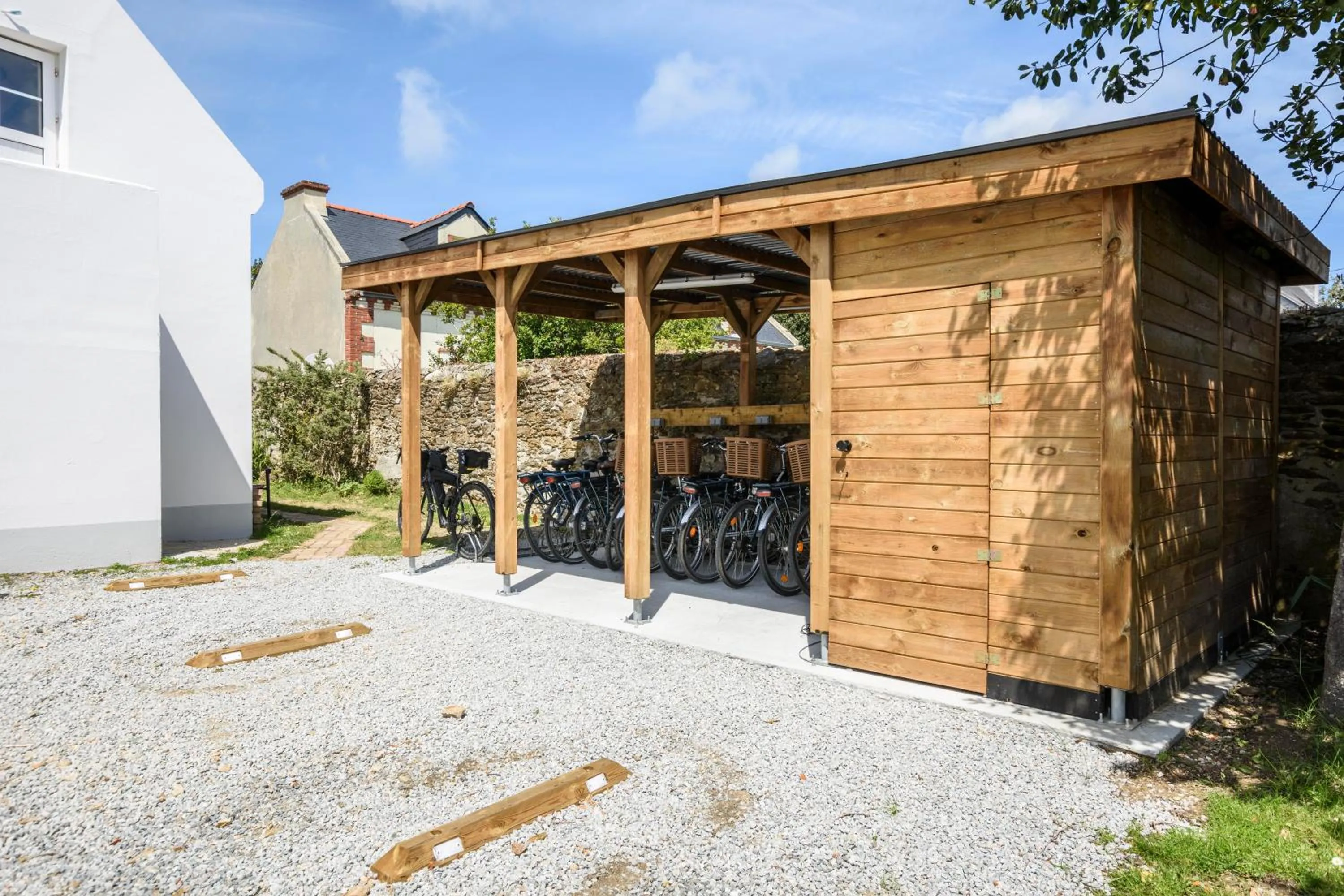 Parking in Hotel Le Clos Fleuri