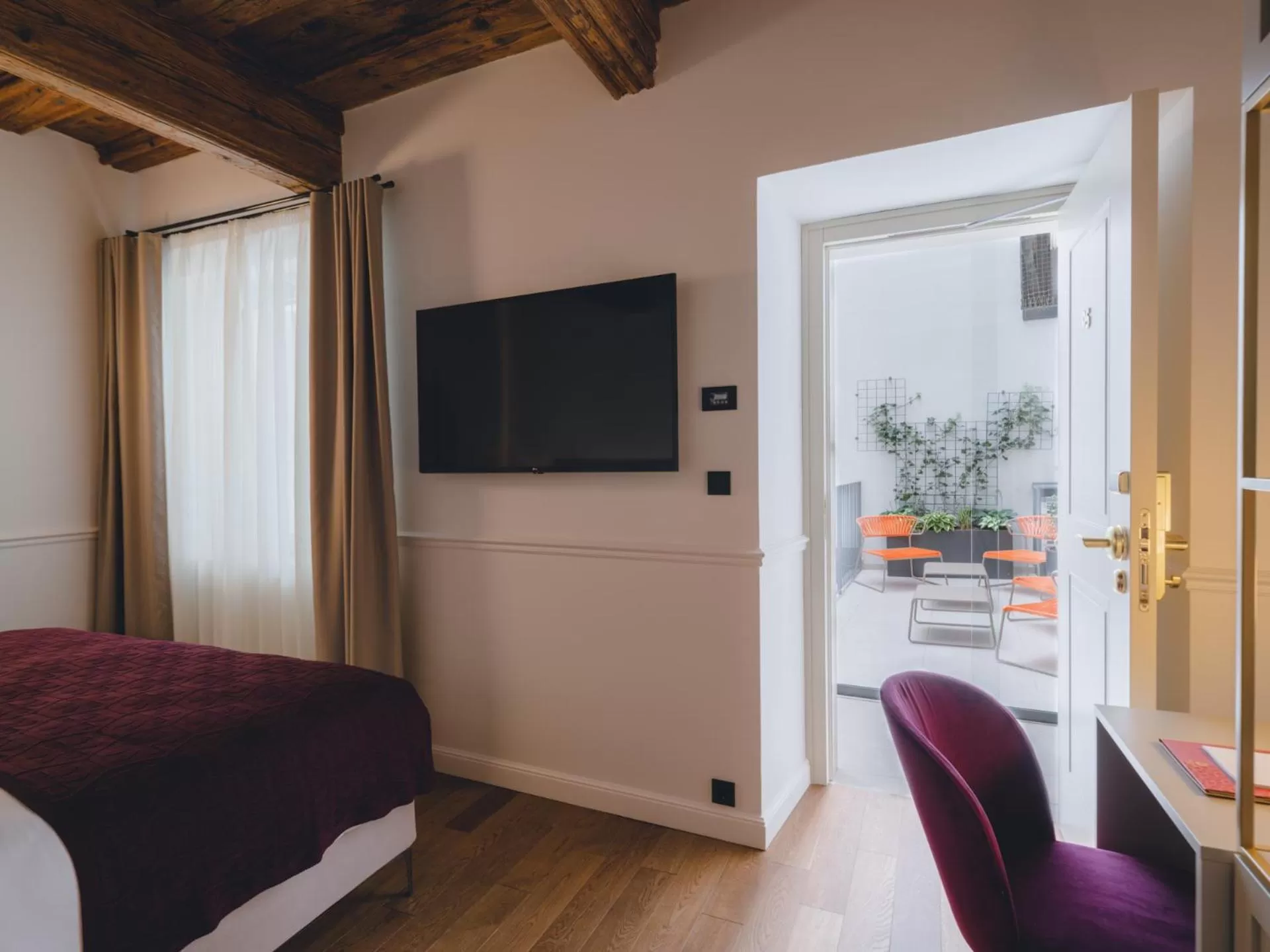 TV and multimedia, Bed in Hotel Heritage