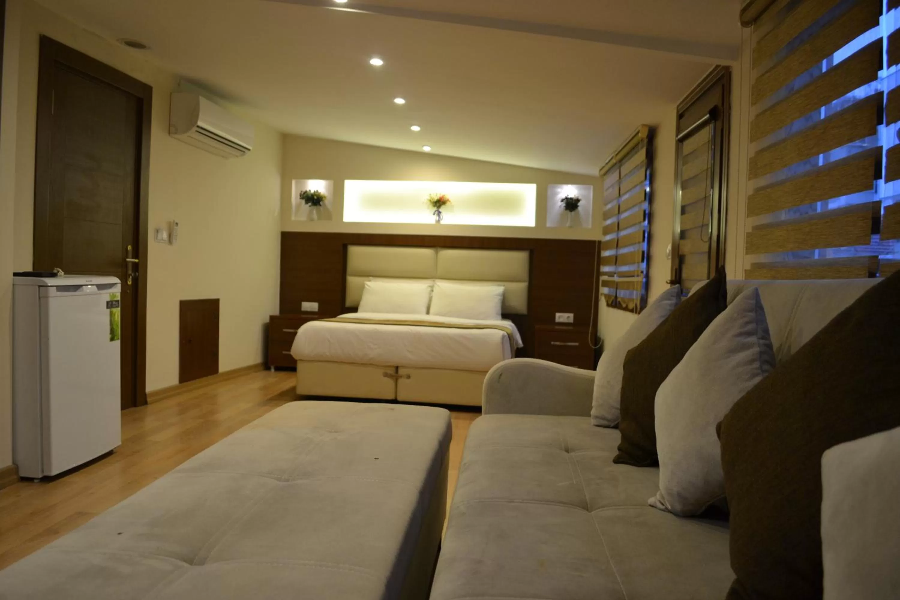 Seating area, Bed in Seven Days Hotel - İstanbul