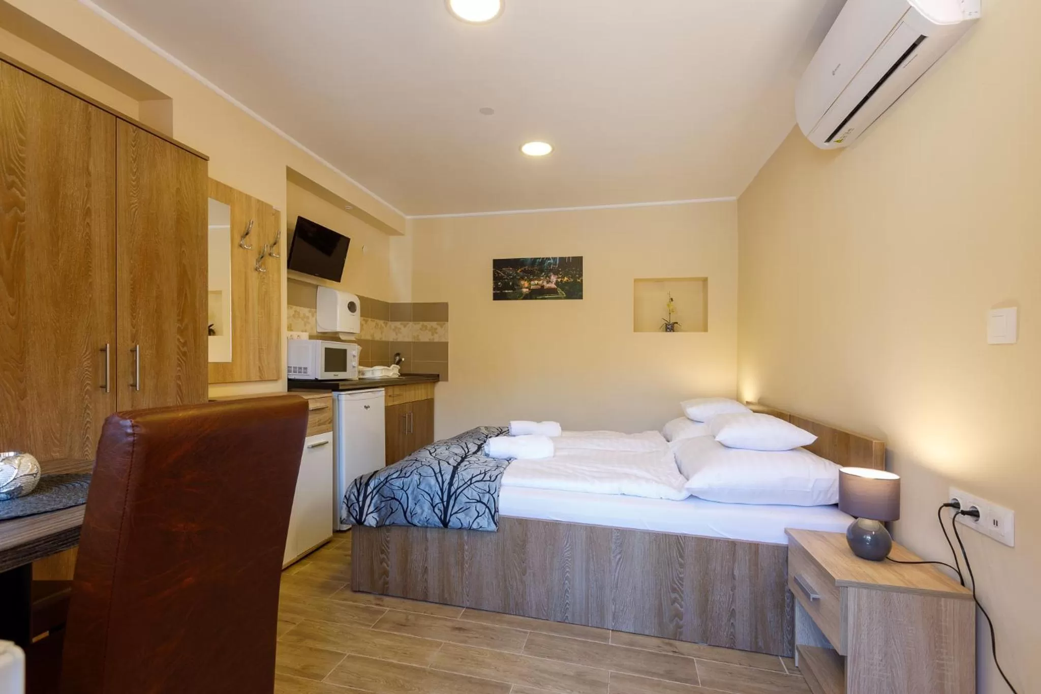 Bed in Central Panzió Gyula