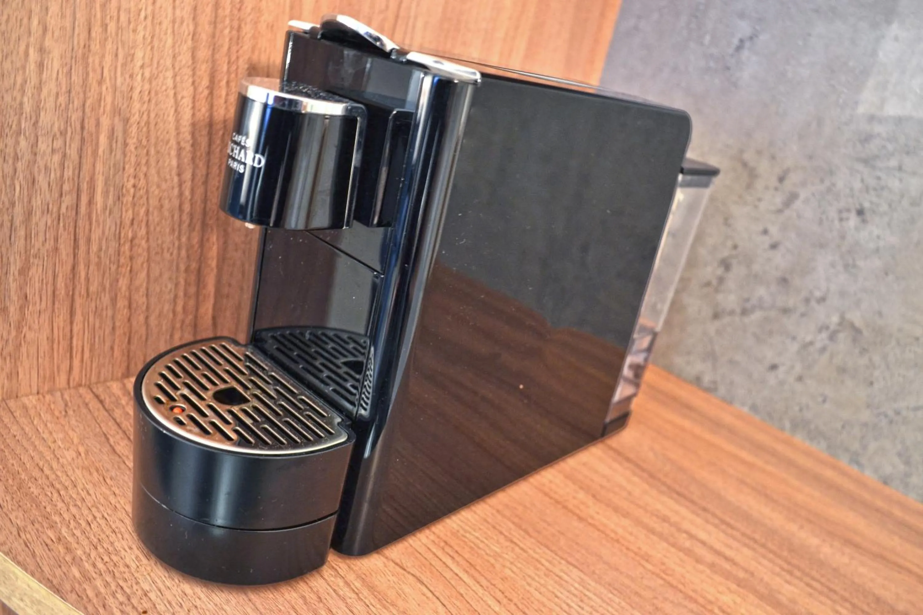 Coffee/tea facilities in Art Hotel Paris Est