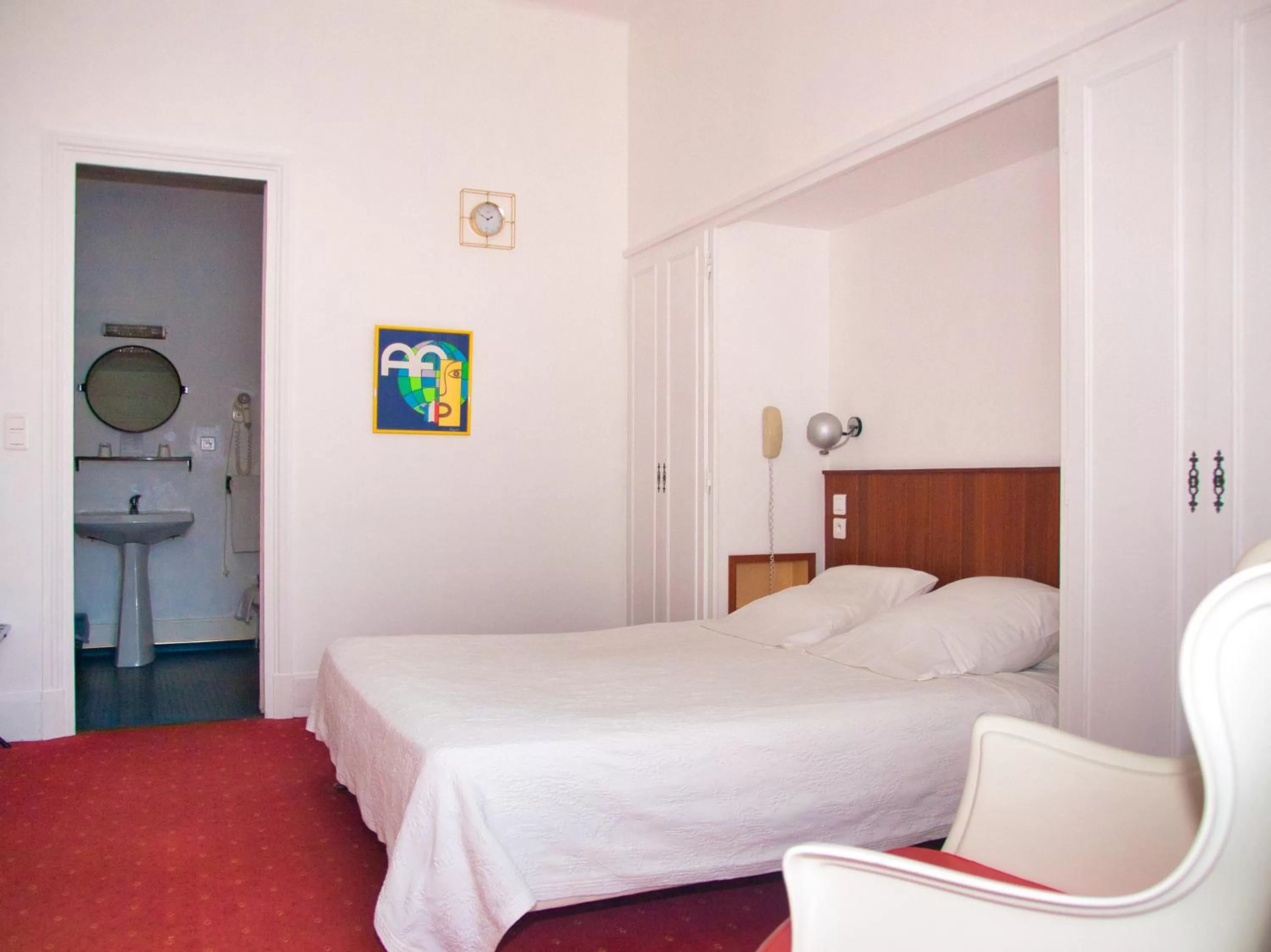 Bedroom, Bed in Hôtel de Paris