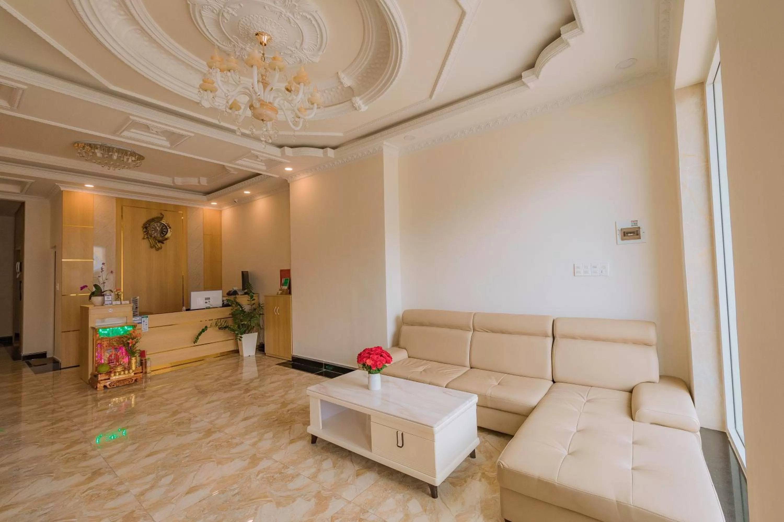 Communal lounge/ TV room in Khanh Uyen 1 Hotel