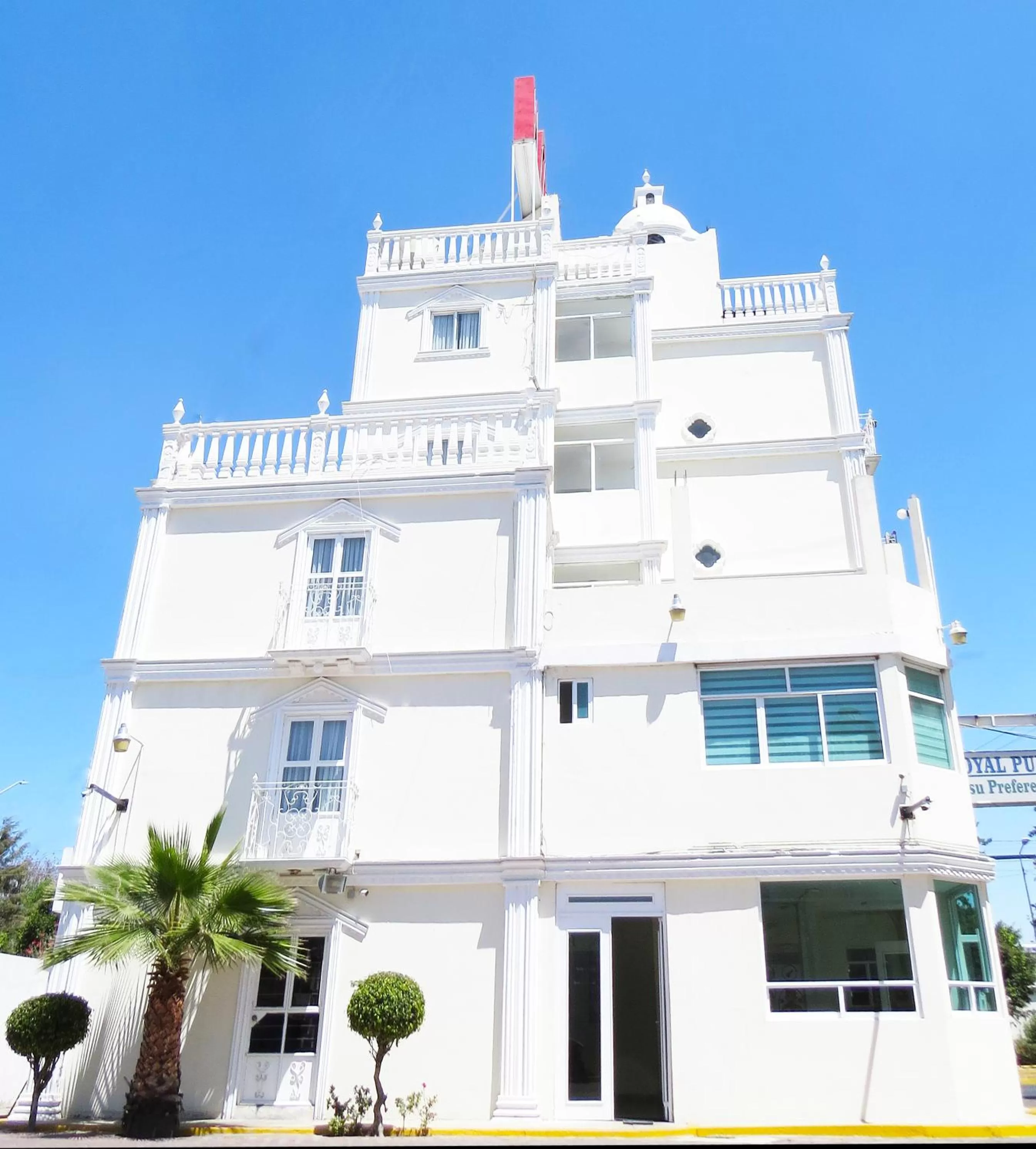 Property building in Hotel Royal Puebla