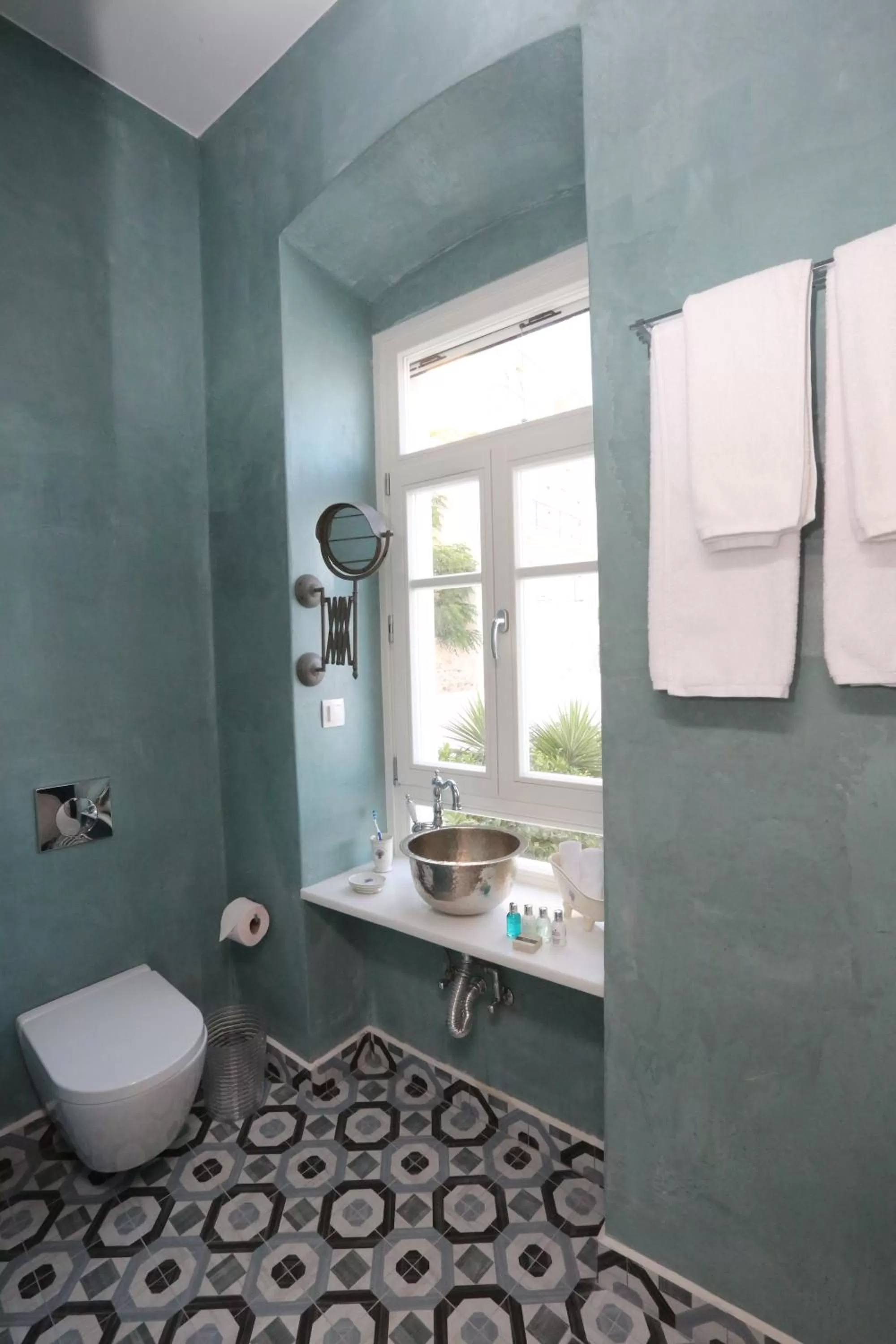 Shower in 1901 Hermoupolis