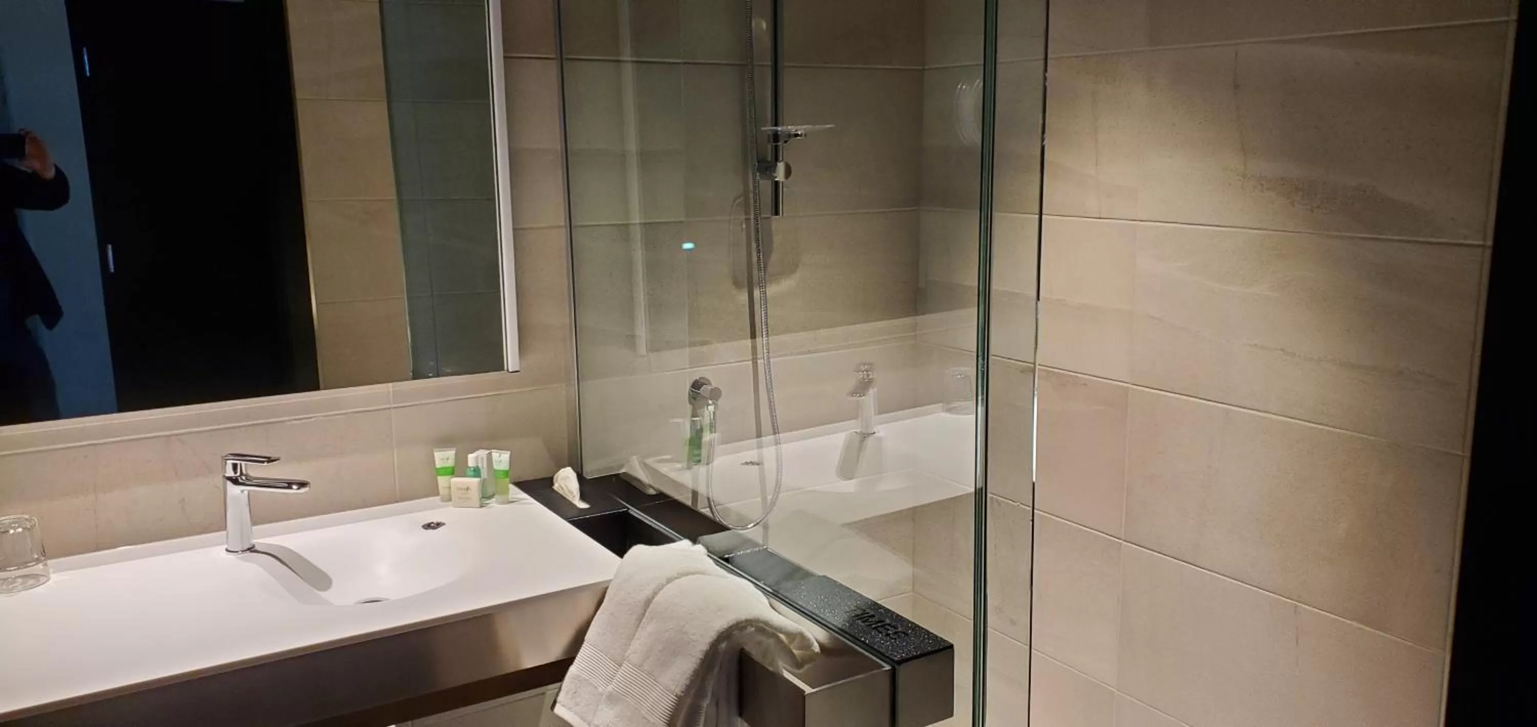 Shower in Grand Times Hotel Laval - Centropolis