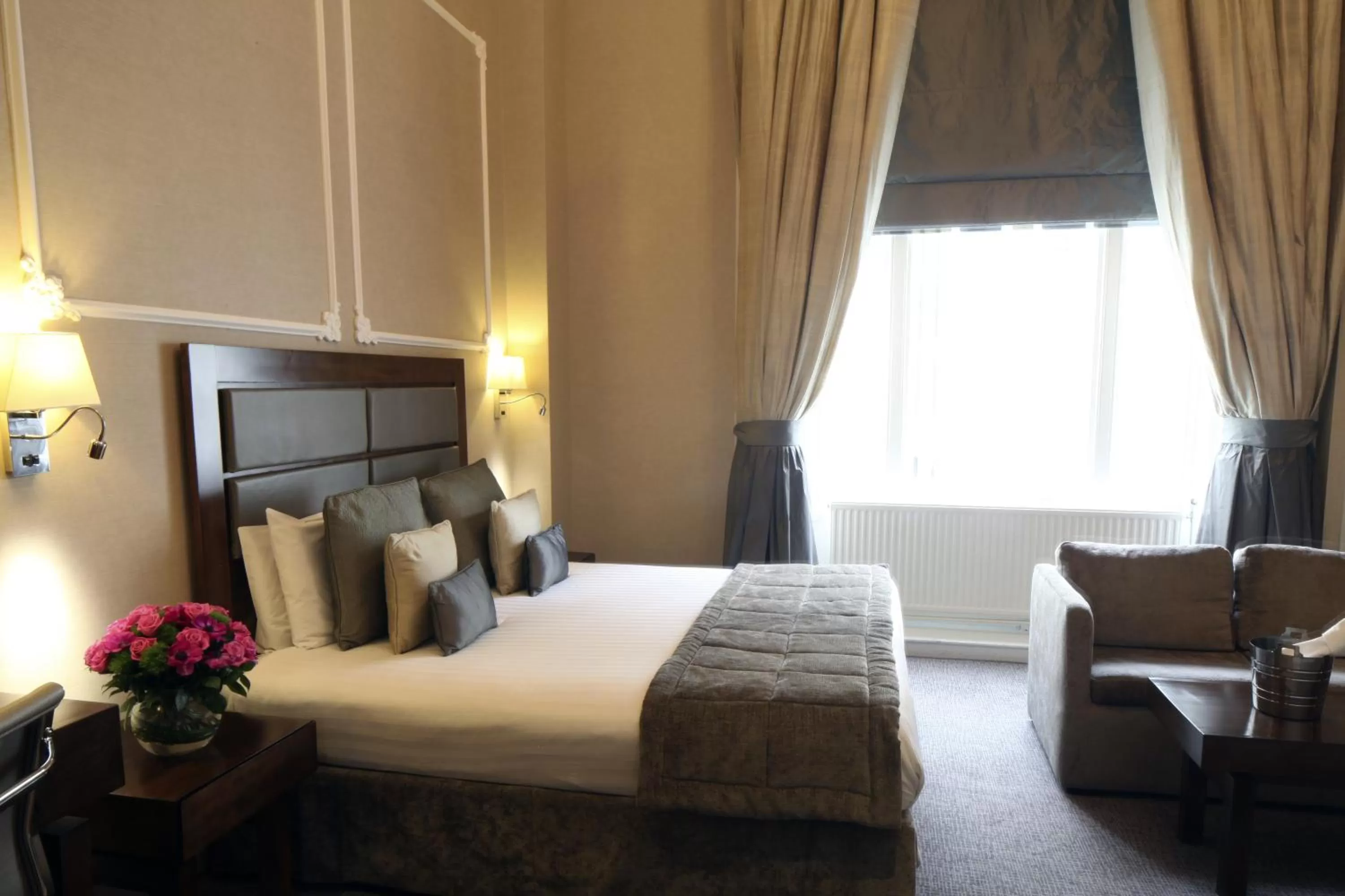 Bedroom, Bed in Gem Strathmore Hotel