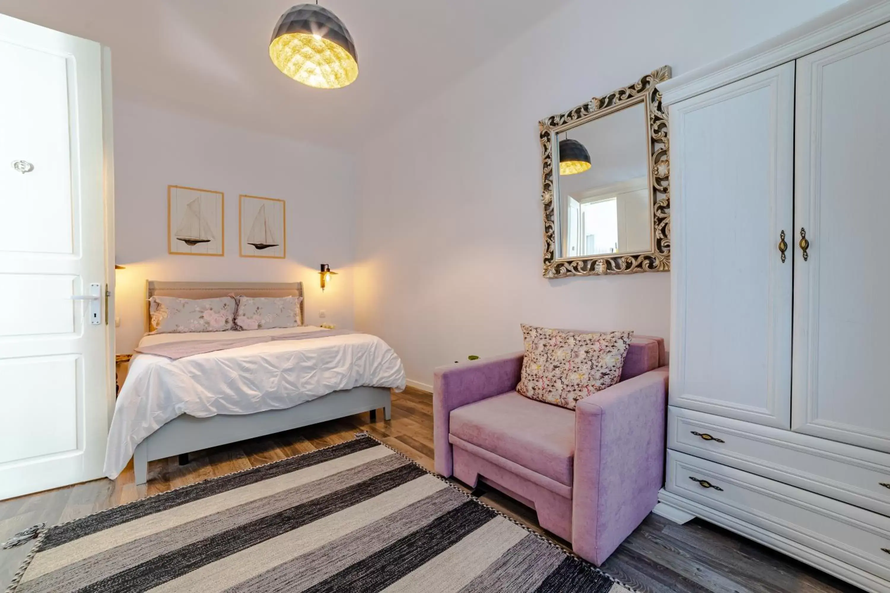 Deluxe Apartment in ALBERT RESIDENCE Brasov with complimentary parking and 10 percent Food and Drinks Deluxe Apartment in ALBERT RESIDENCE Brasov with complimentary parking and 10 percent Food and Drinks