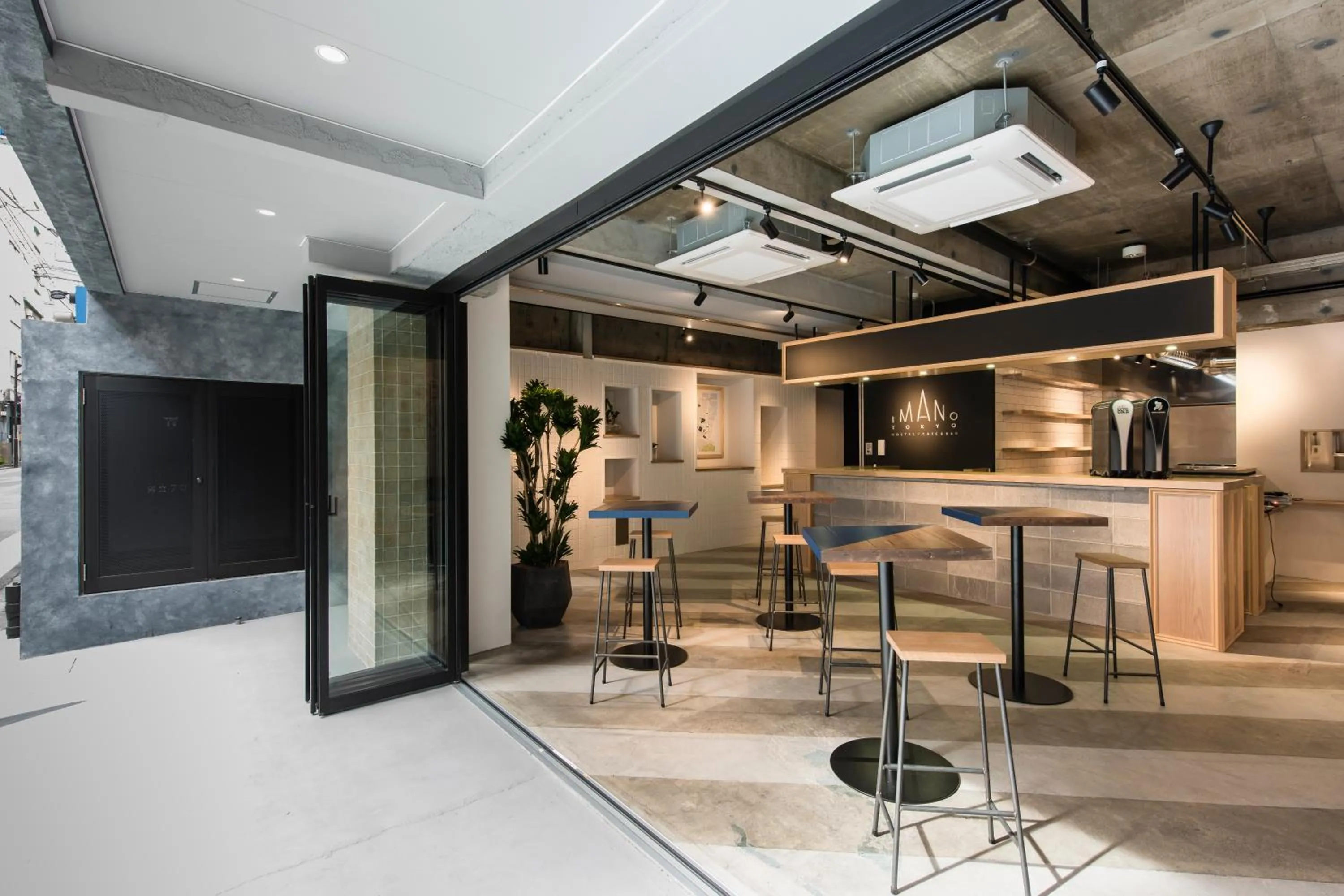 Lounge or bar in Imano Tokyo Hostel