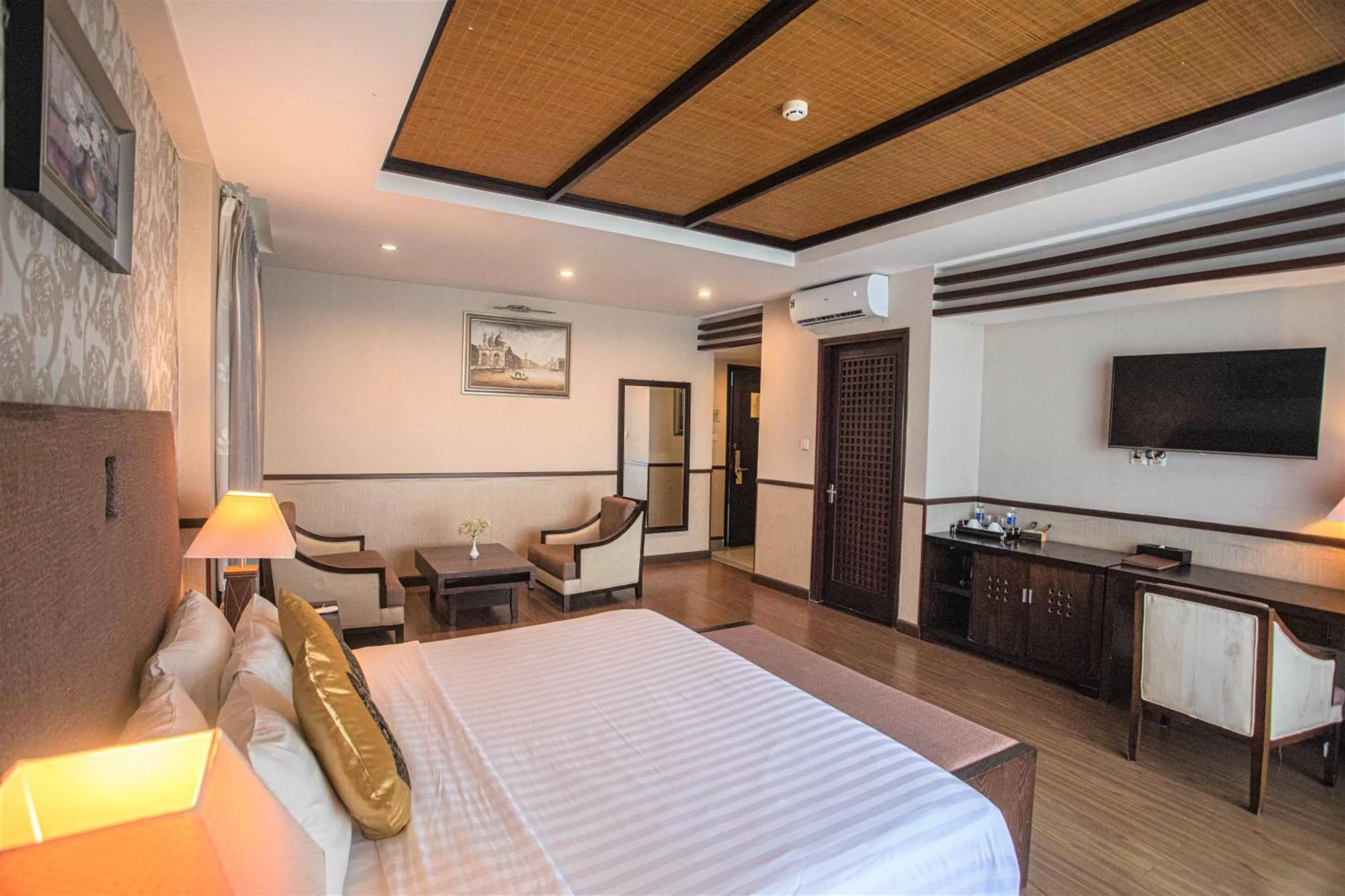 Photo of the whole room, Bed in Seaside Resort Vung Tau