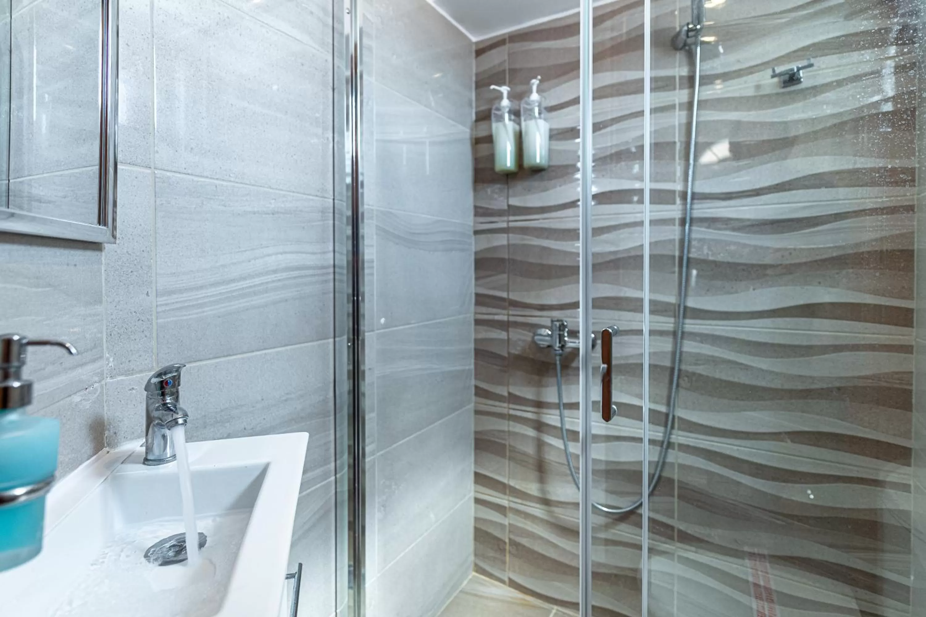 Shower in Apartments Tina FREE transfer from-to the airport