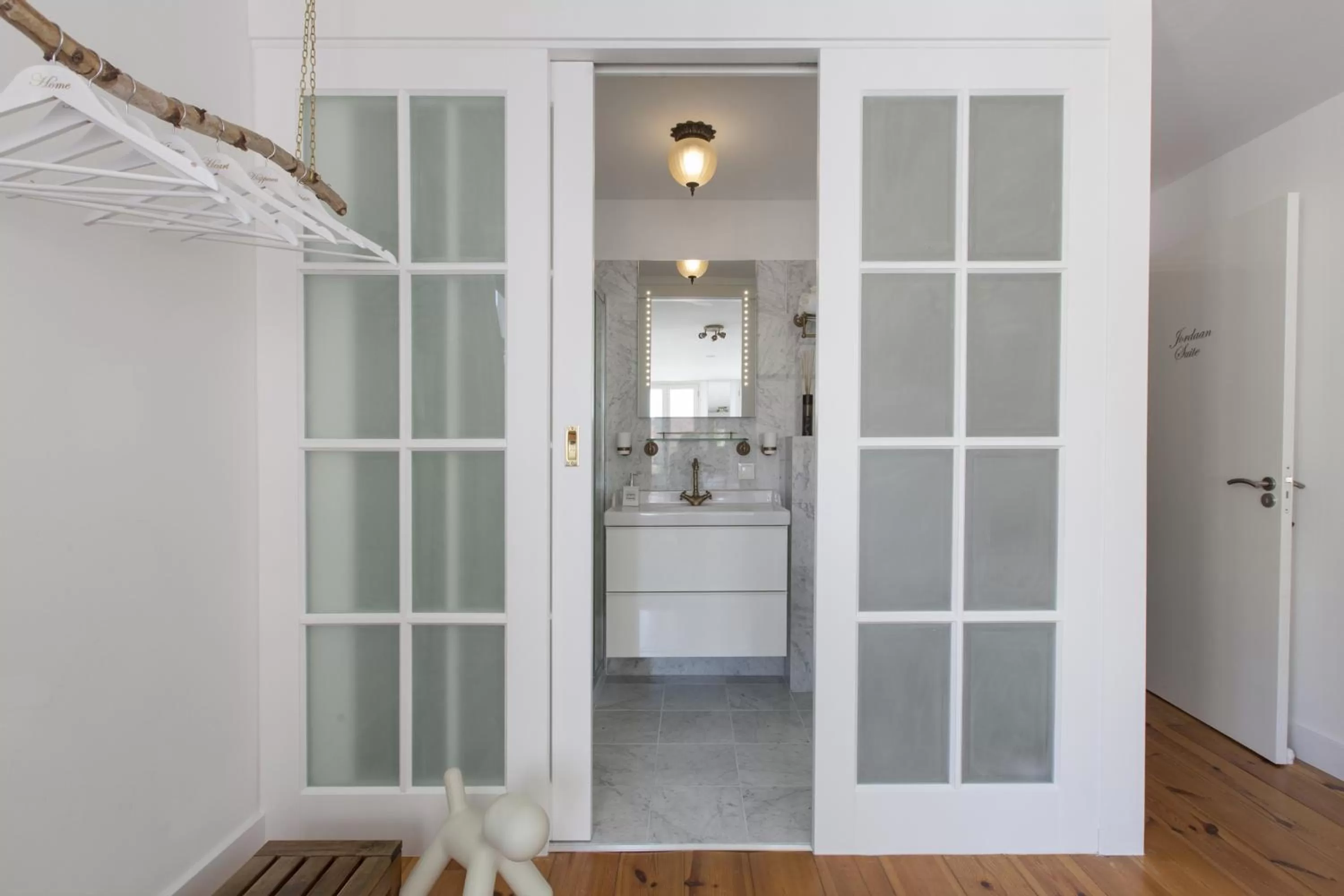 Shower in Jordaan Suite bed and bubbles