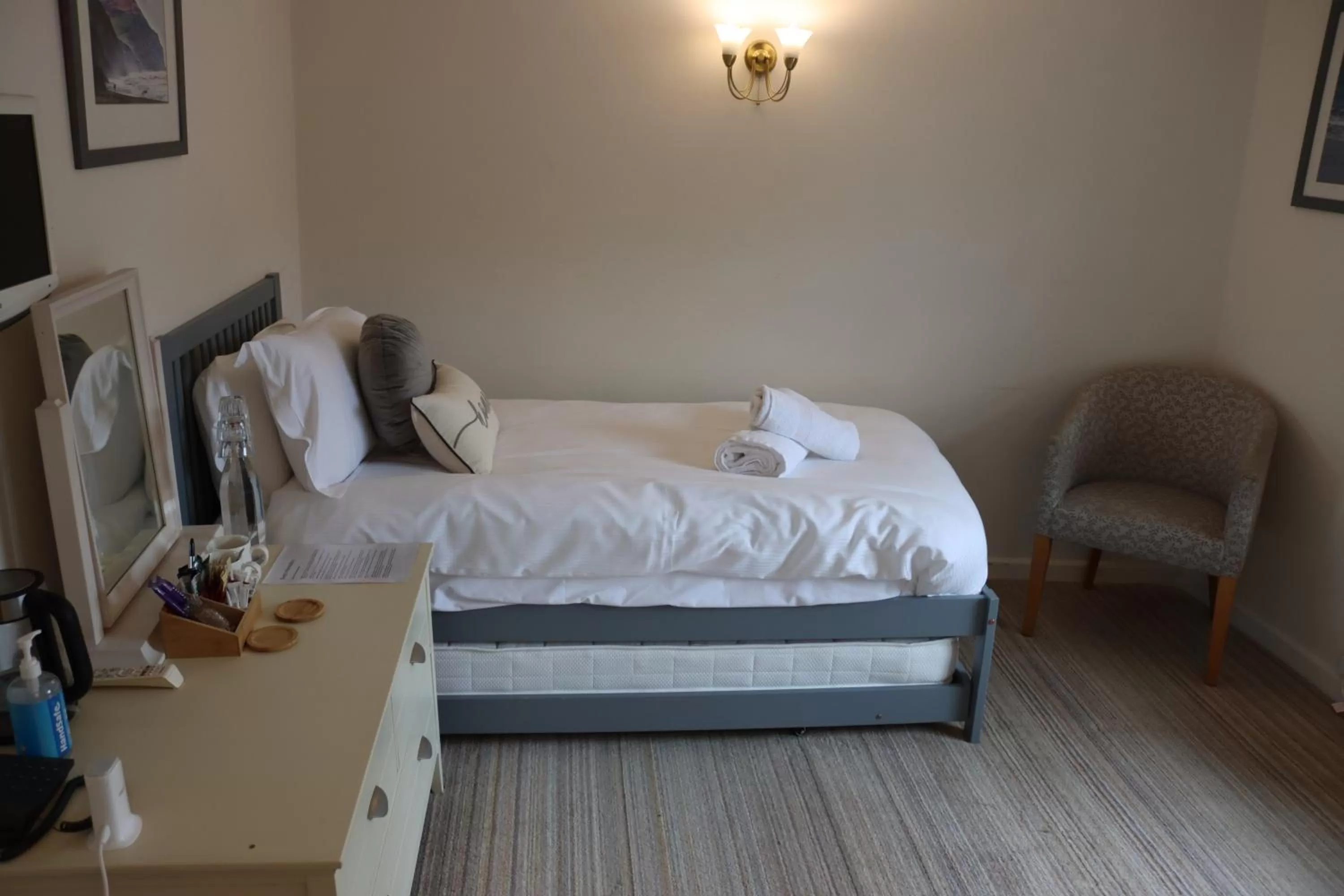 Bed in The Mariners Hotel