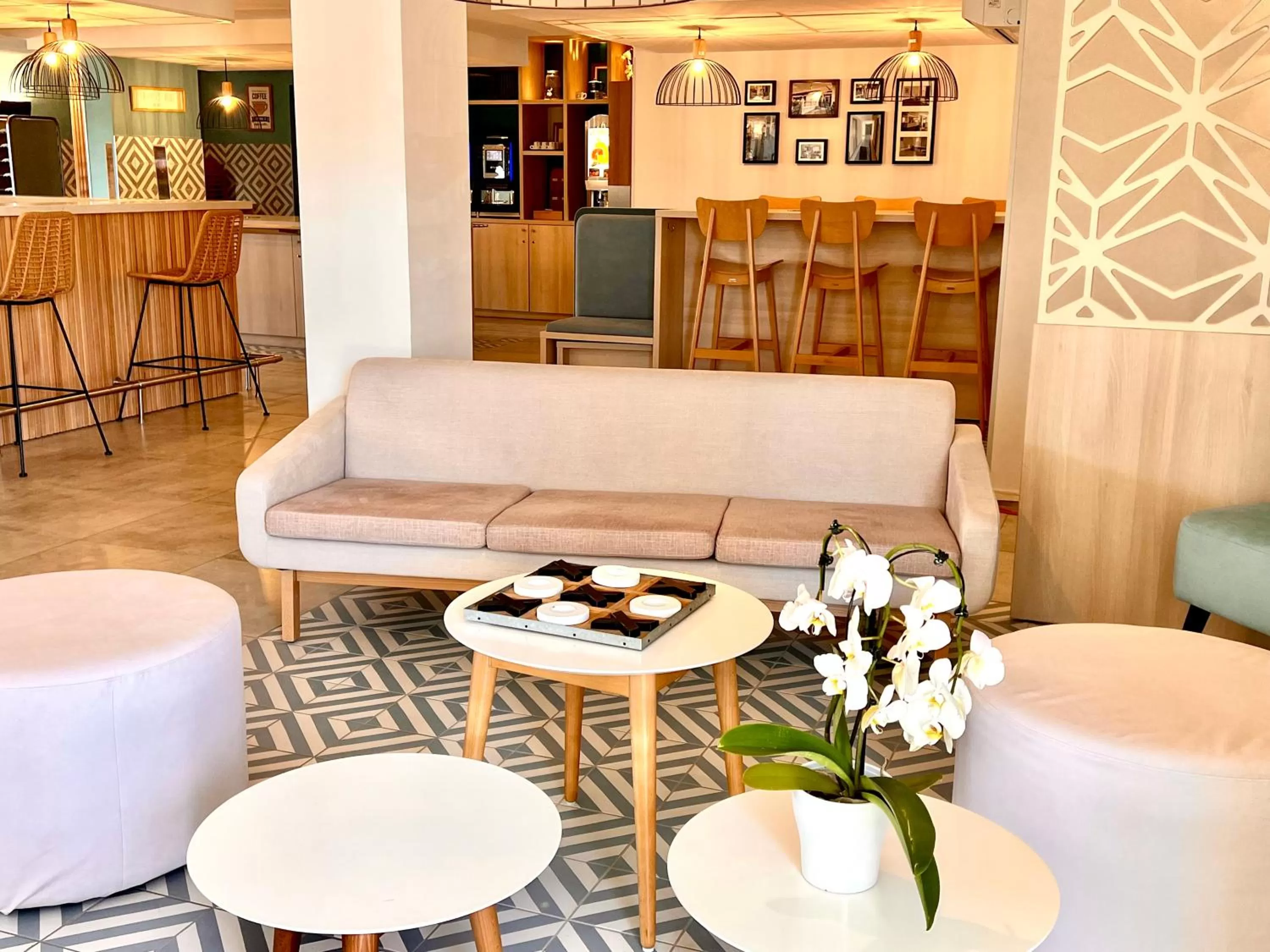 Living room in The Originals City, Hôtel Le Puech, Narbonne
