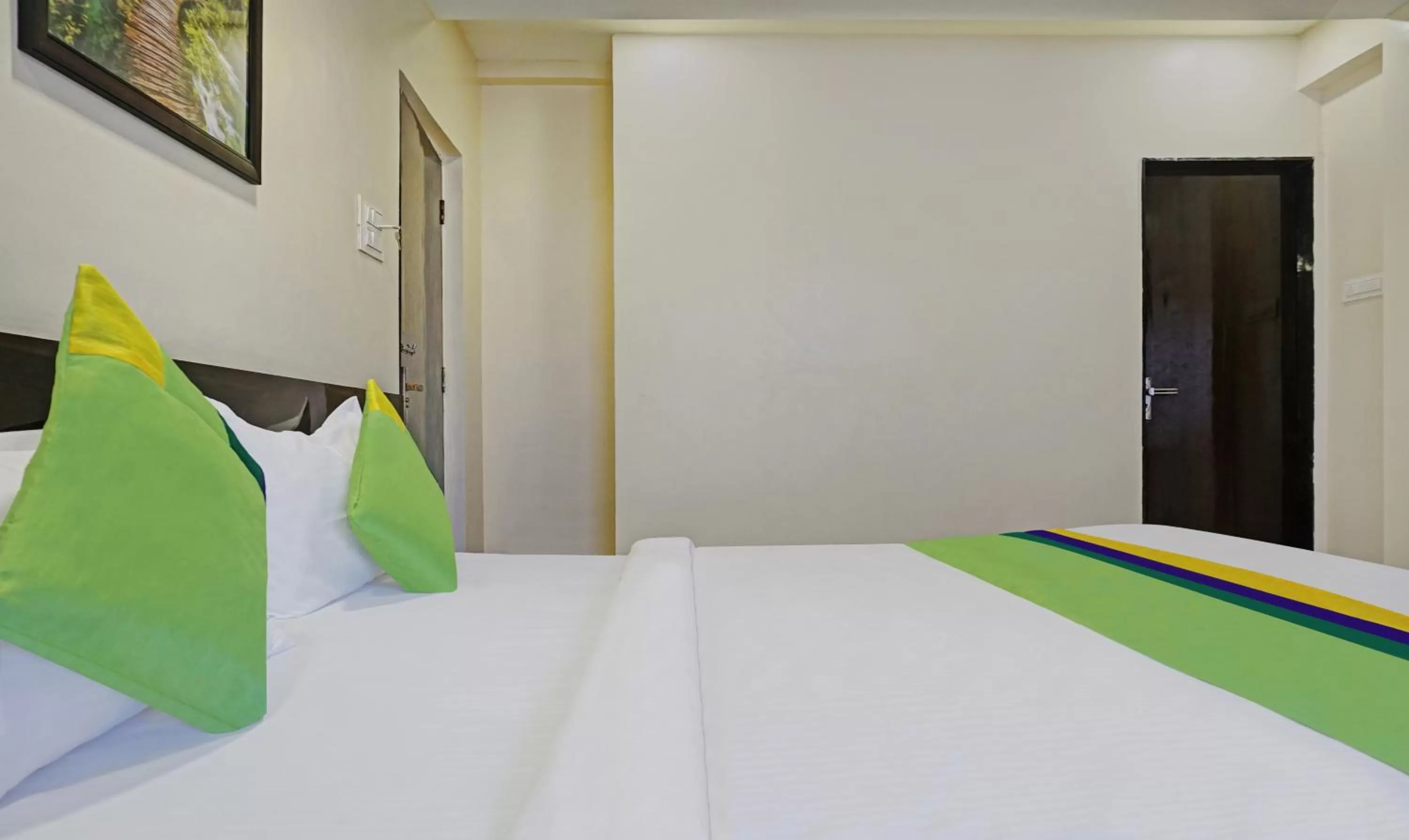 Bed in Treebo Trend Chetan Executive Hadapsar Phursungi