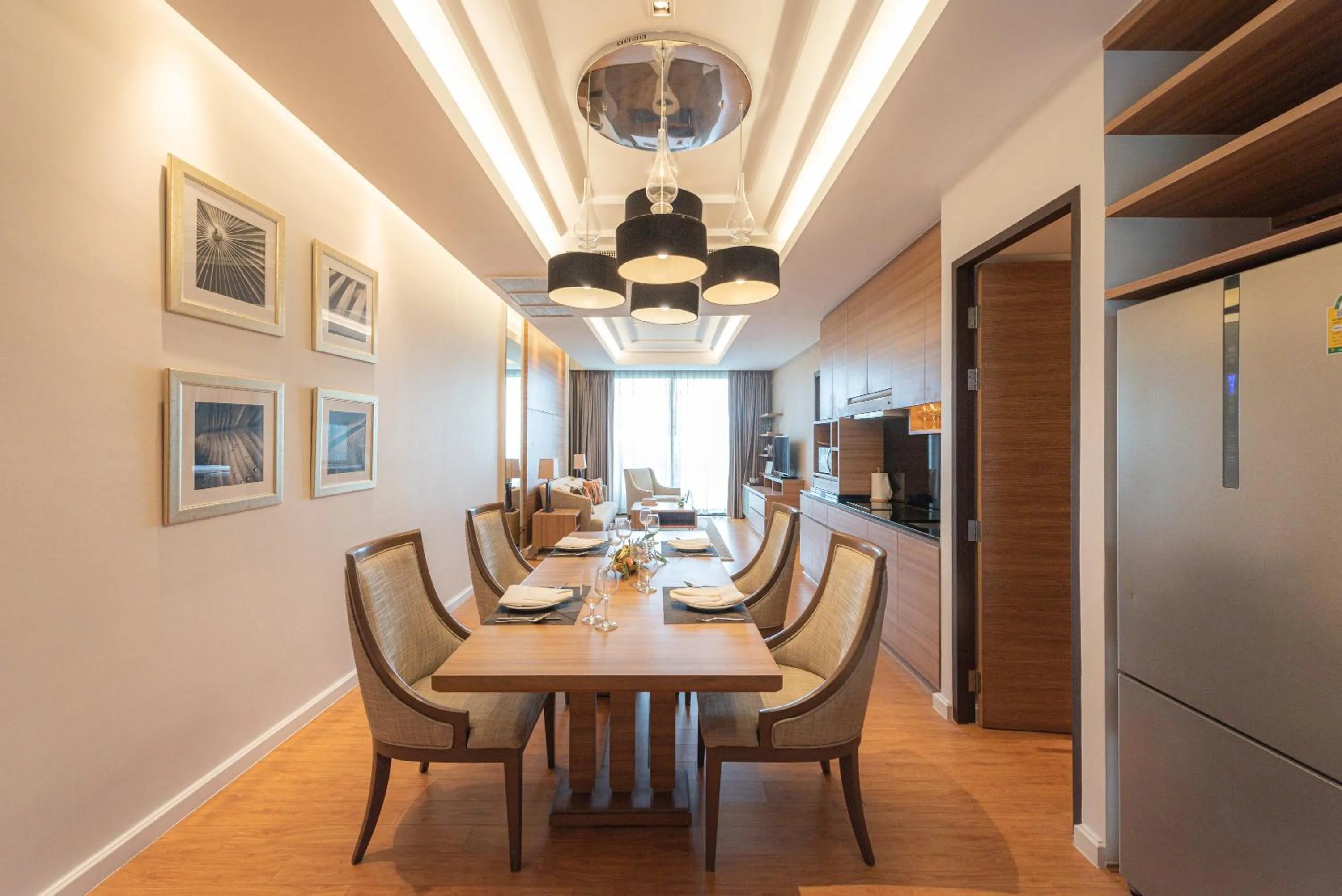 Dining area in Summit Windmill Golf Suite Hotel at Suvarnabhumi