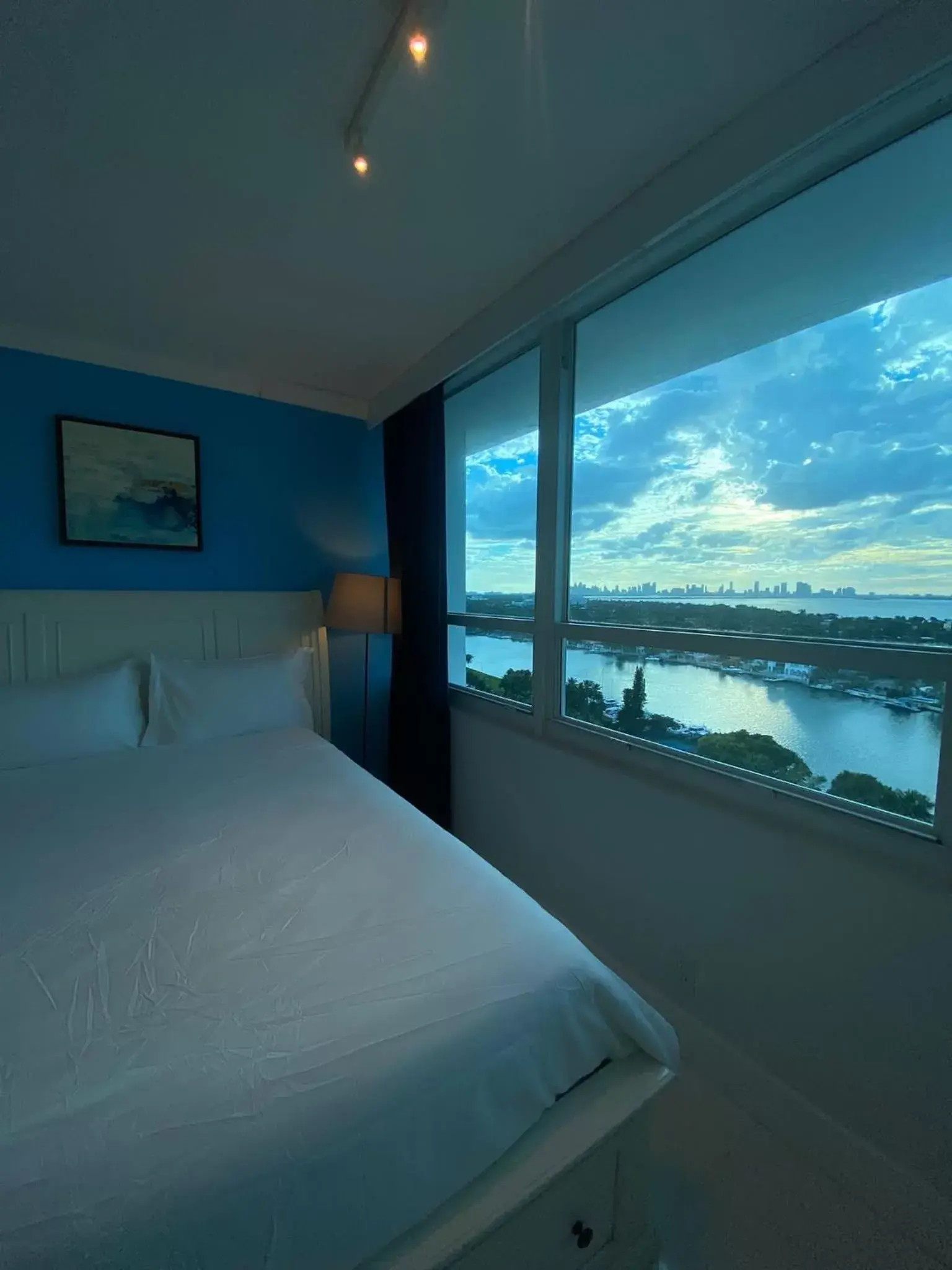 Studio with Lake View in SeaStays Apartments Studio with Lake View in SeaStays Apartments