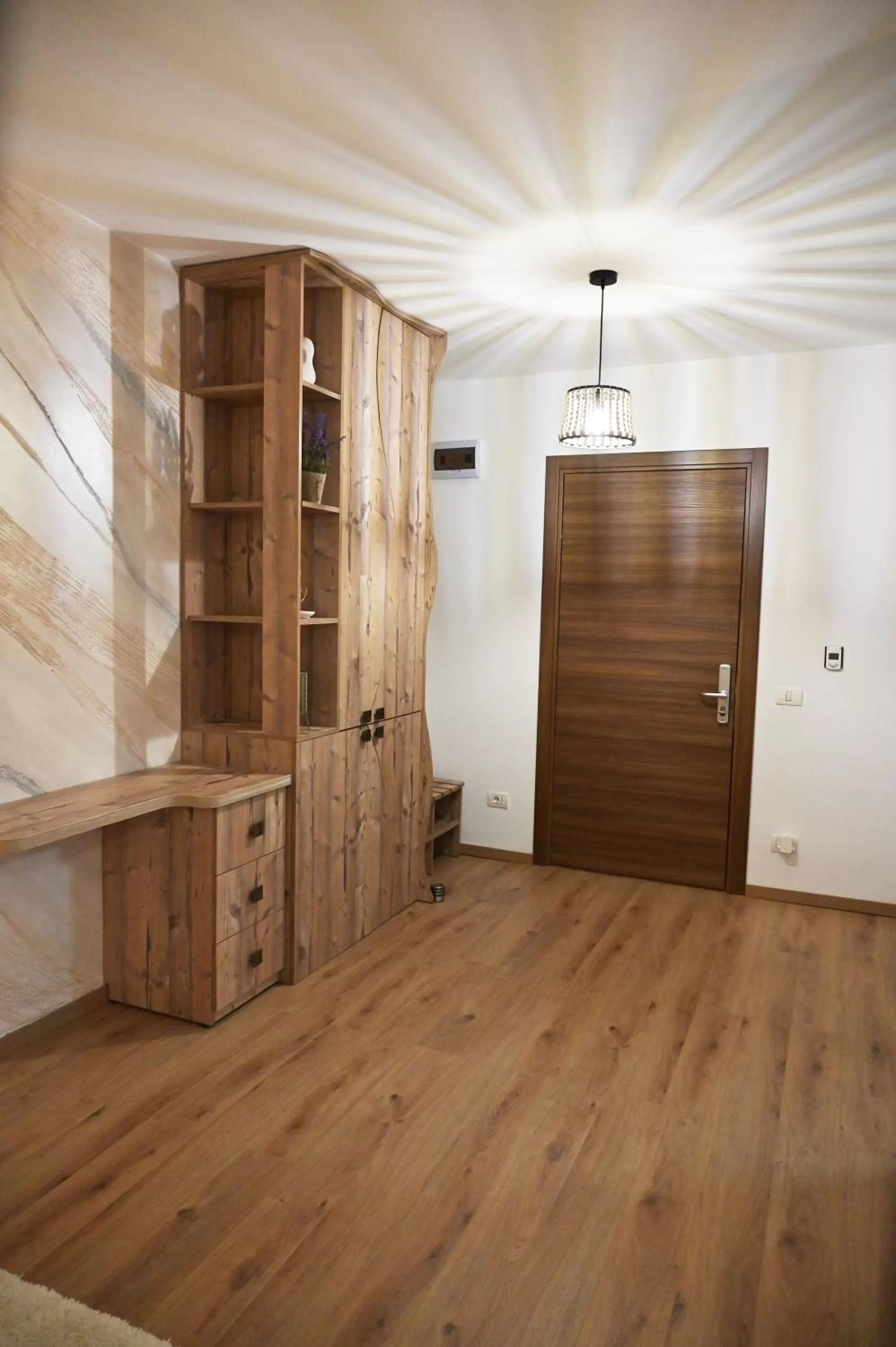 wardrobe in Conacul Radacinilor