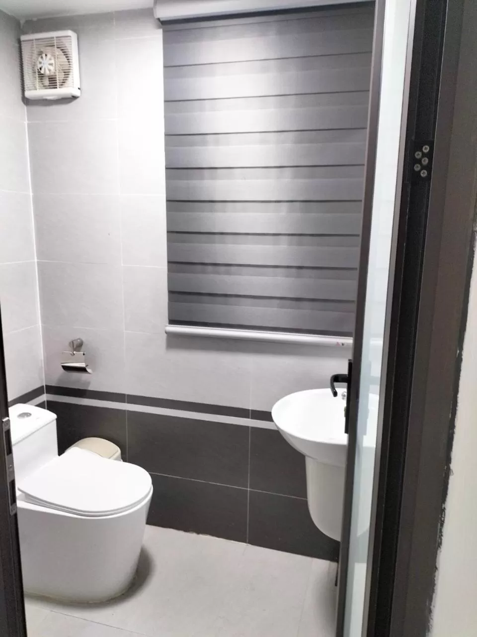 Toilet, Bathroom in The Flamboyant #StayWork Vinhomes Marina