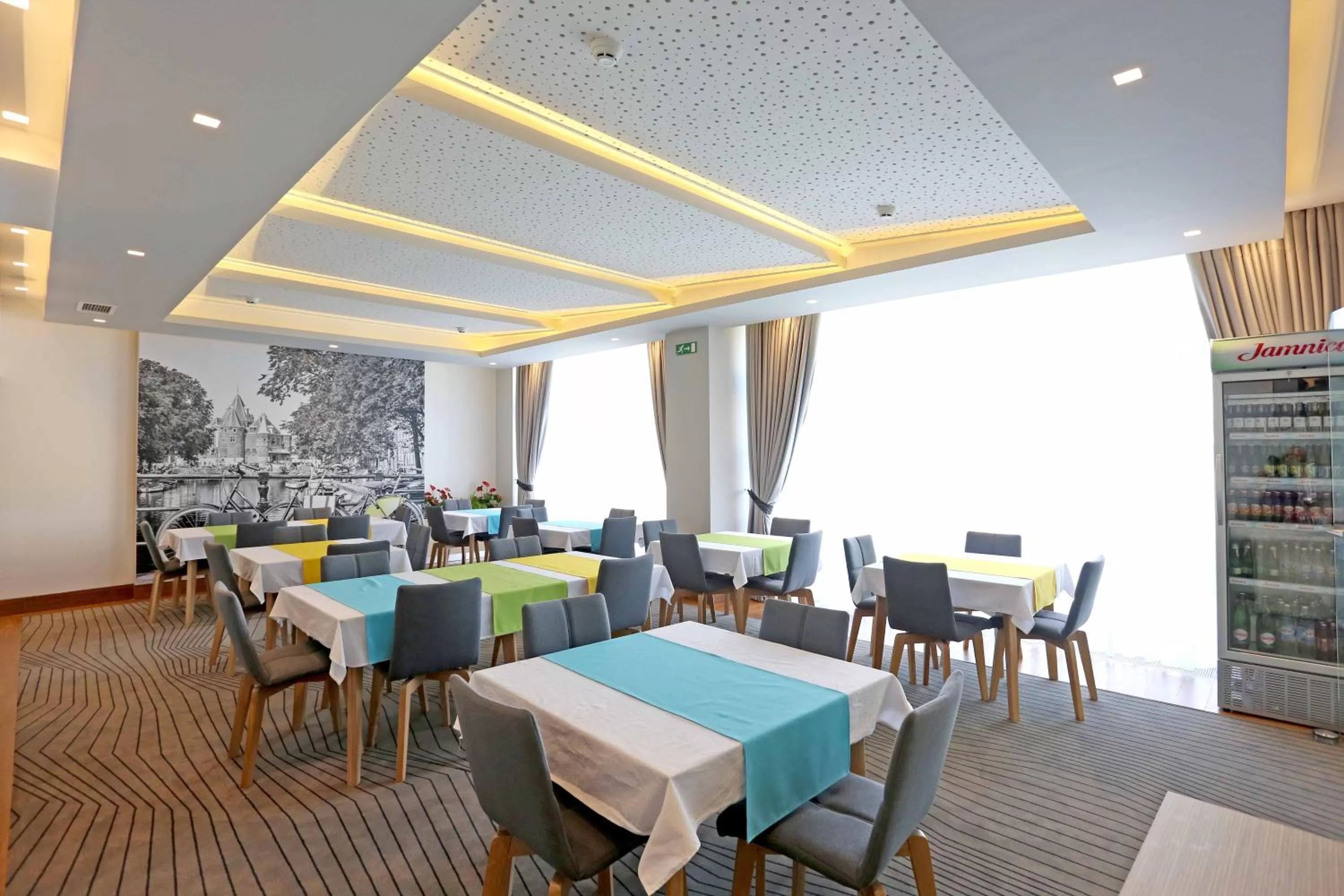 Restaurant/places to eat in Hotel Grad