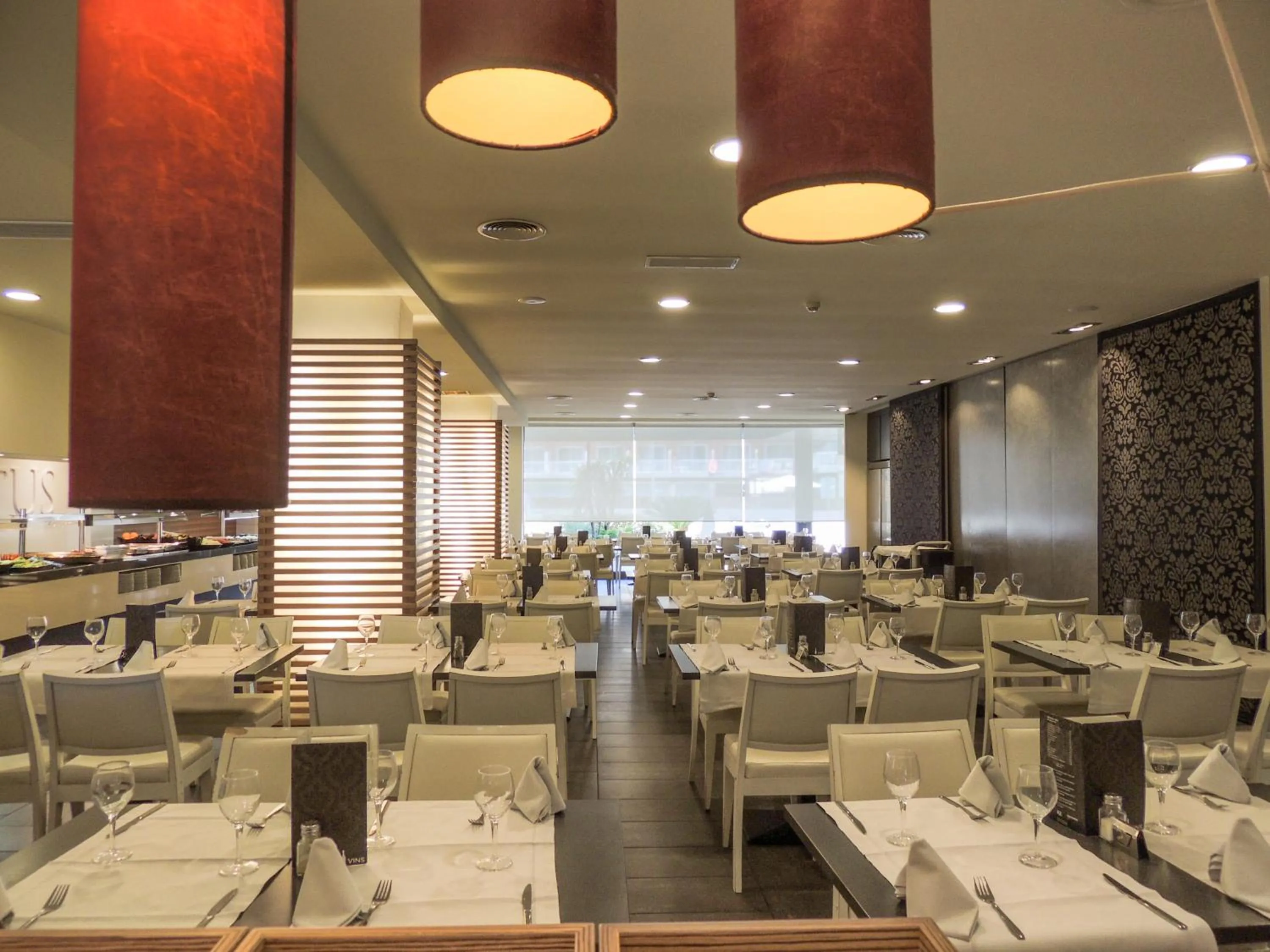 Restaurant/places to eat in Hotel Augustus