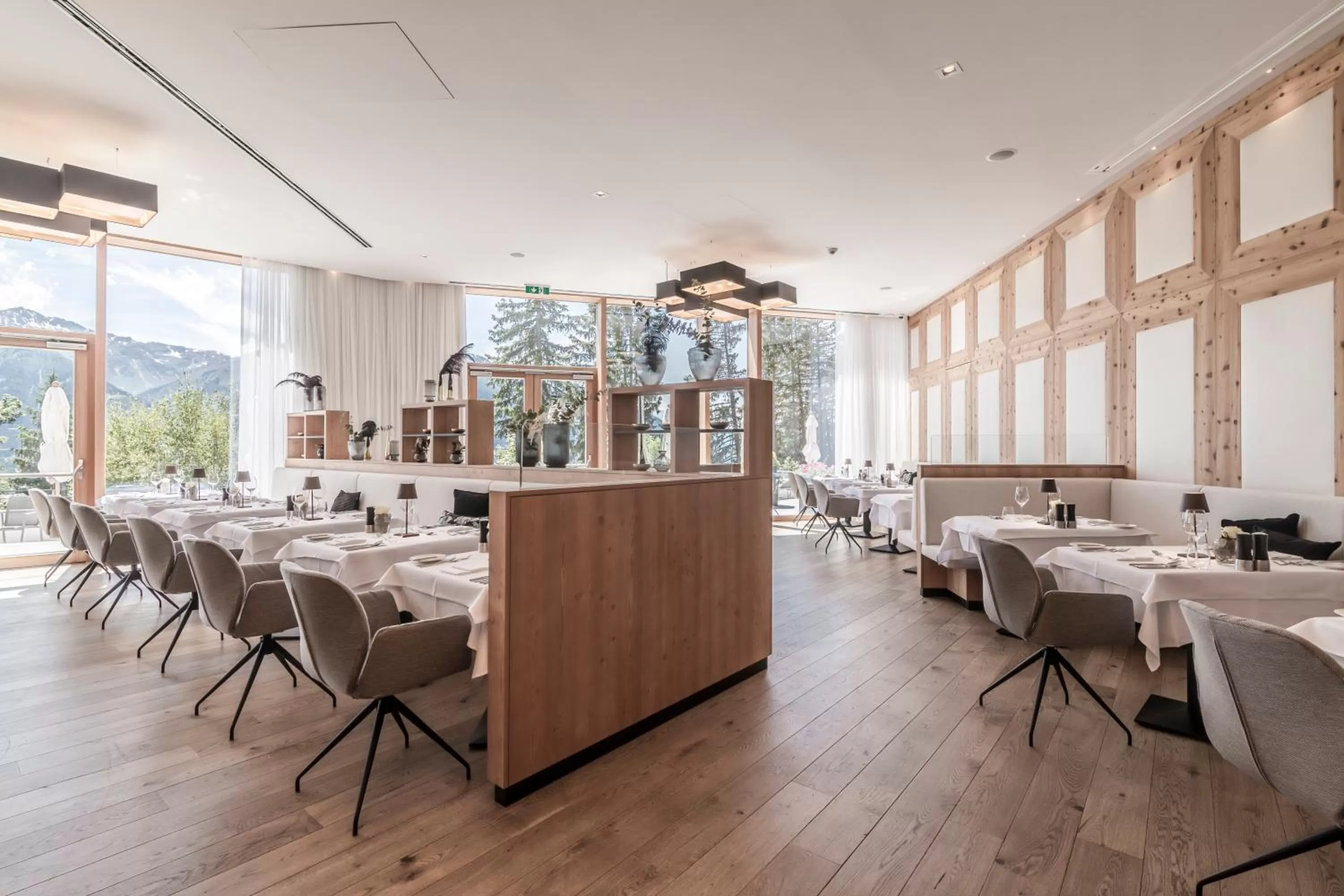 Restaurant/places to eat in NIDUM - Casual Luxury Hotel