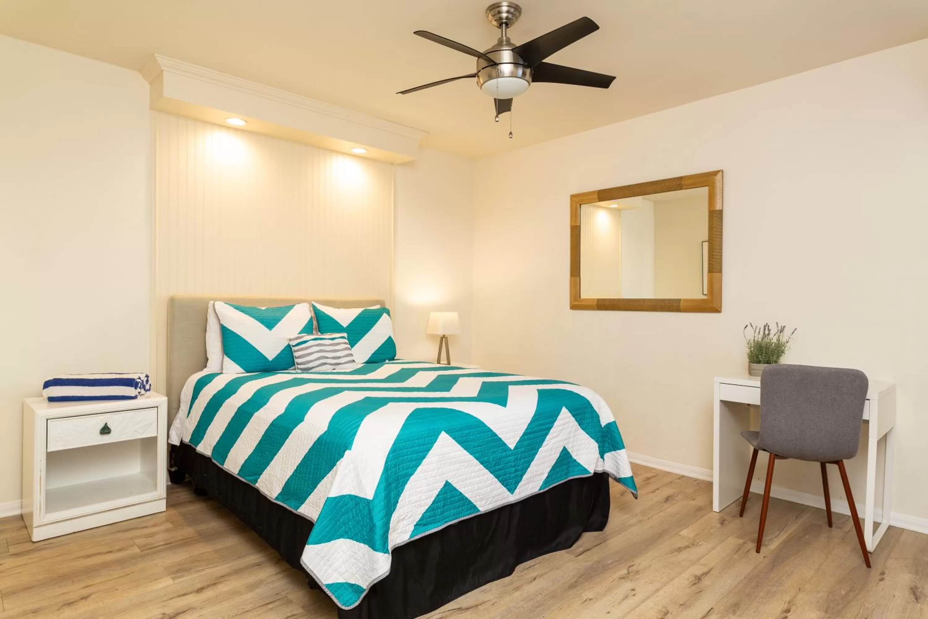 Bedroom, Bed in The Sea View Inn At The Beach