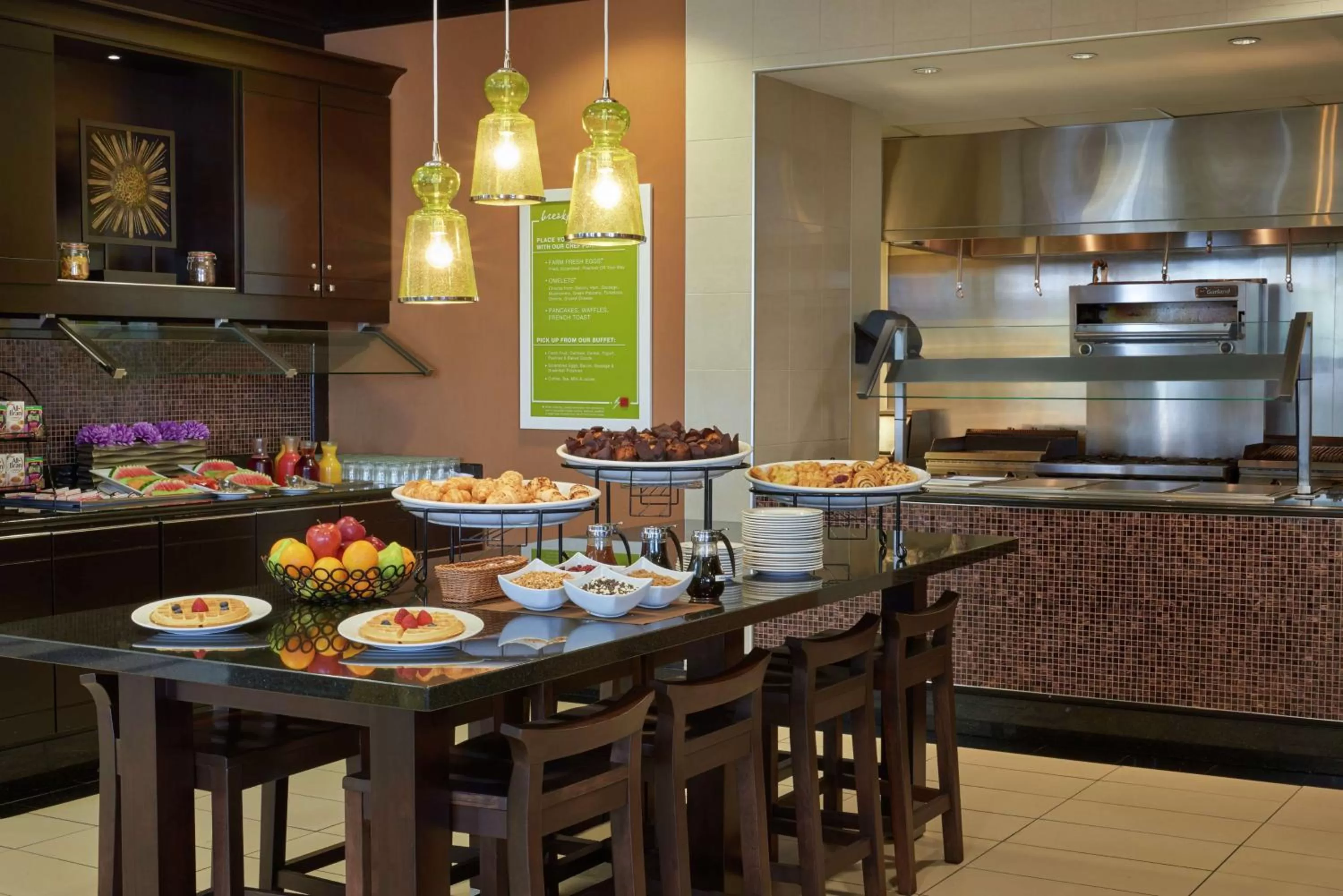 Dining area in Hilton Garden Inn Toronto Airport West/Mississauga