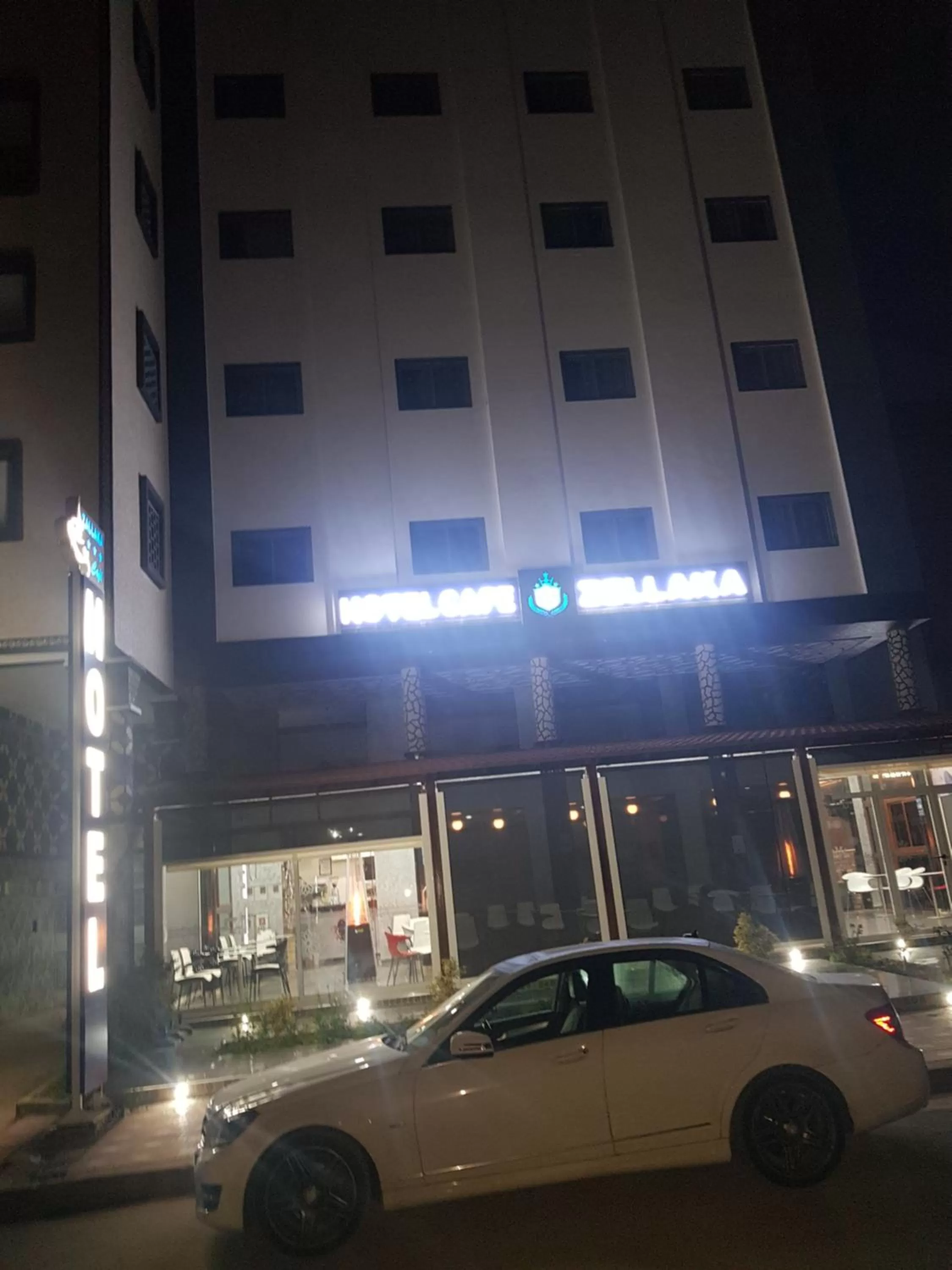 ZELLAKA hôtel & café