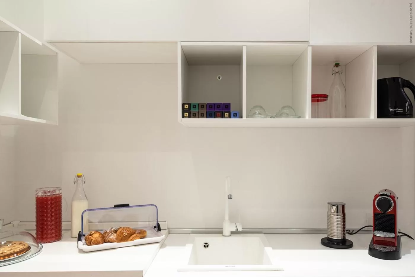 Coffee/tea facilities, Bathroom in La Meridiana