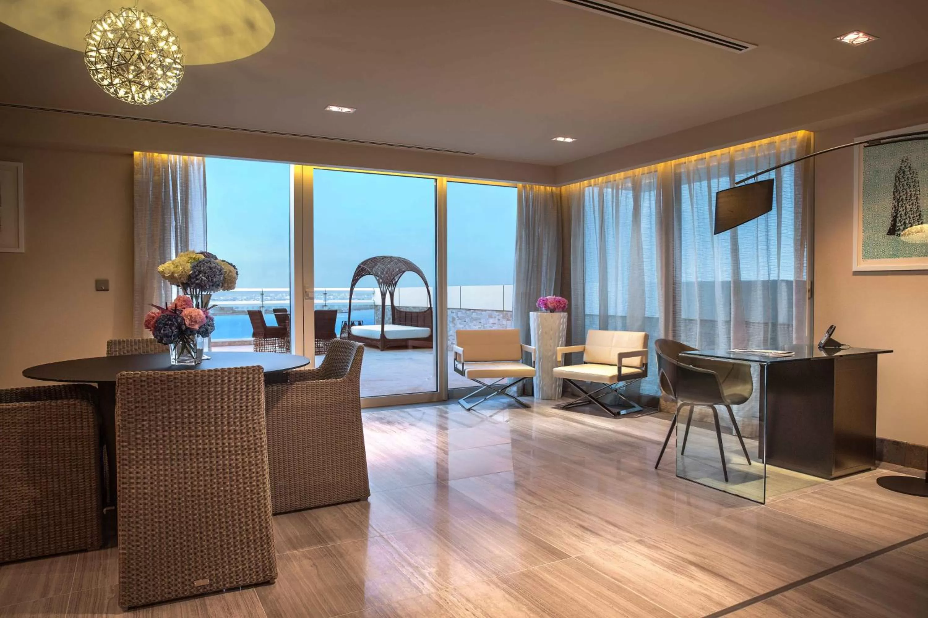 Living room in The Art Hotel & Resort