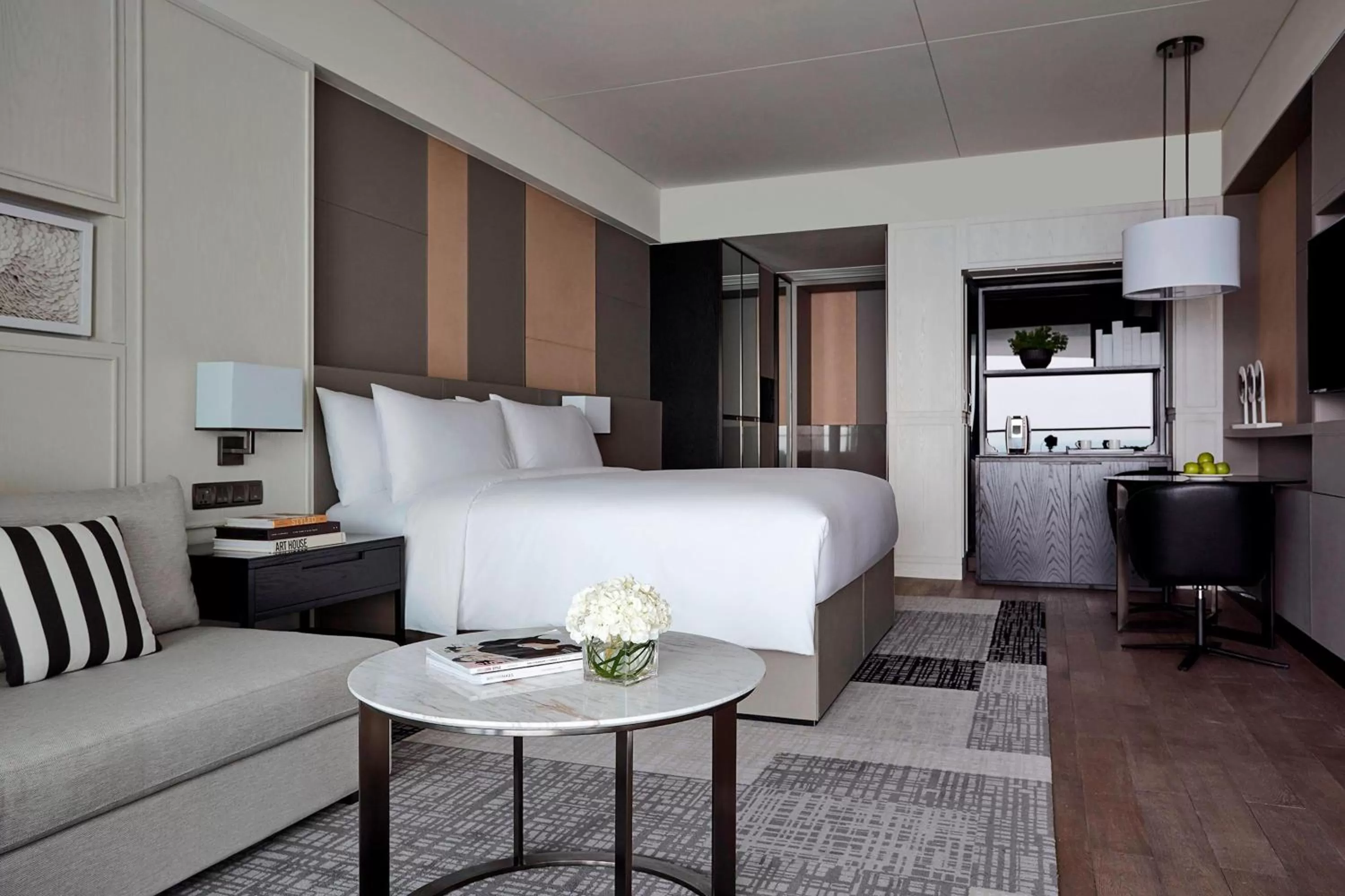 Photo of the whole room, Bed in The Shanhaitian Resort Sanya, Autograph Collection