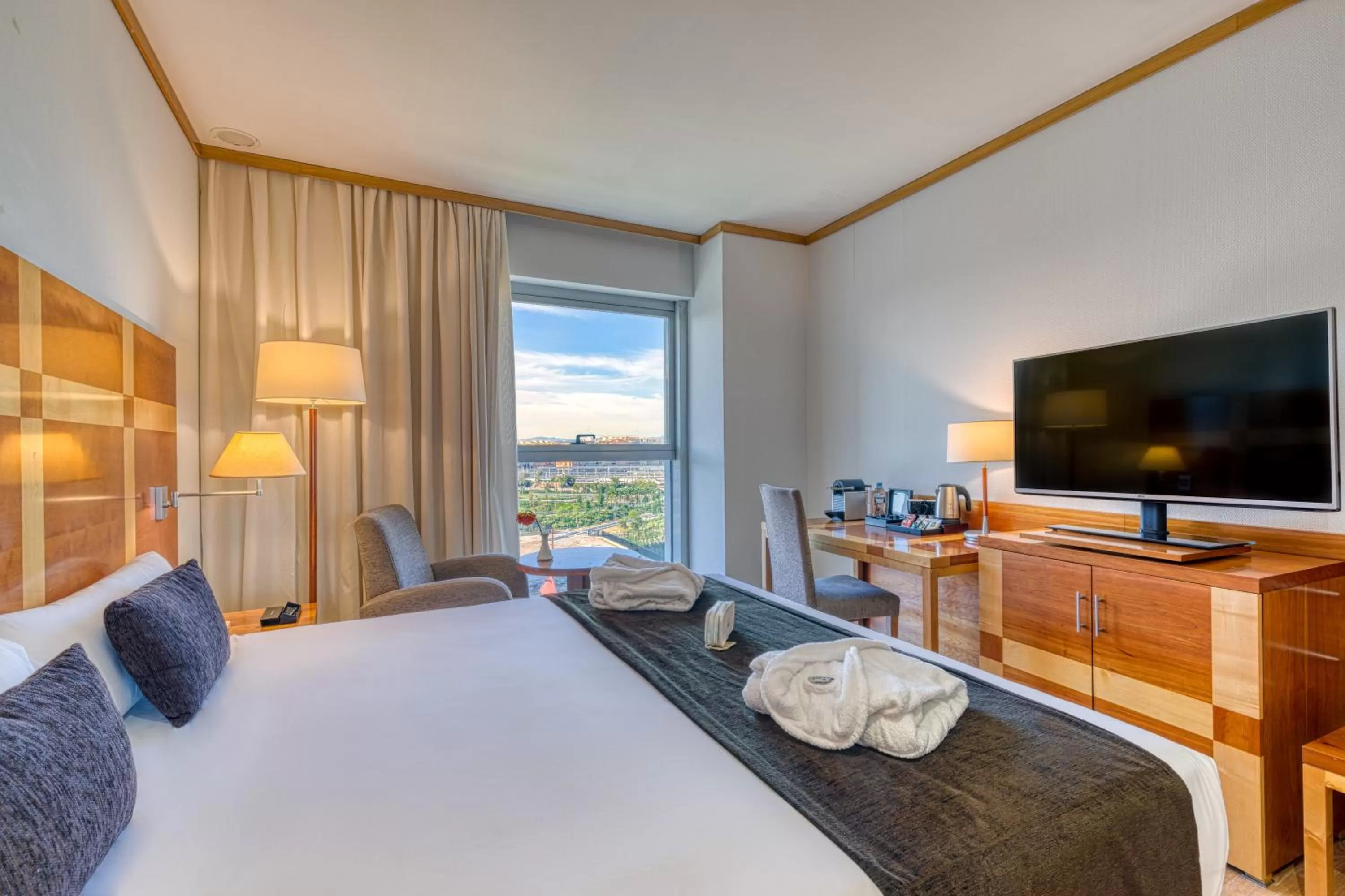 TV and multimedia, Bed in Senator Parque Central