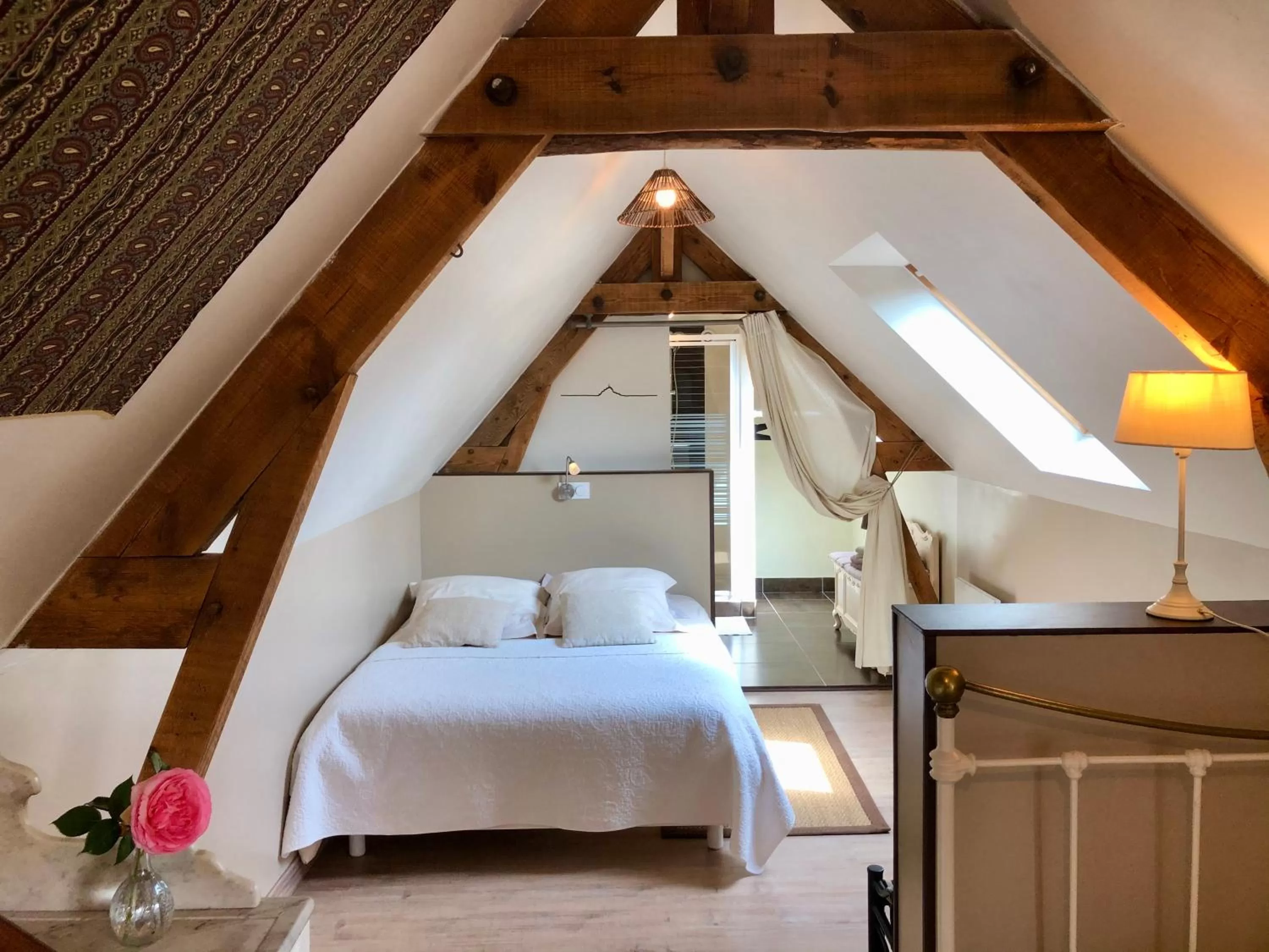 Photo of the whole room, Bed in Le Grenier du Jardin