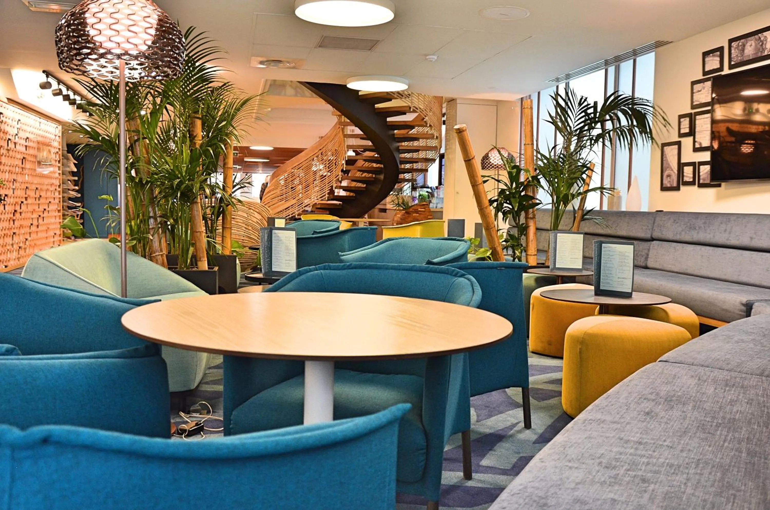 Communal lounge/ TV room in Mercure Toulouse Centre Saint-Georges