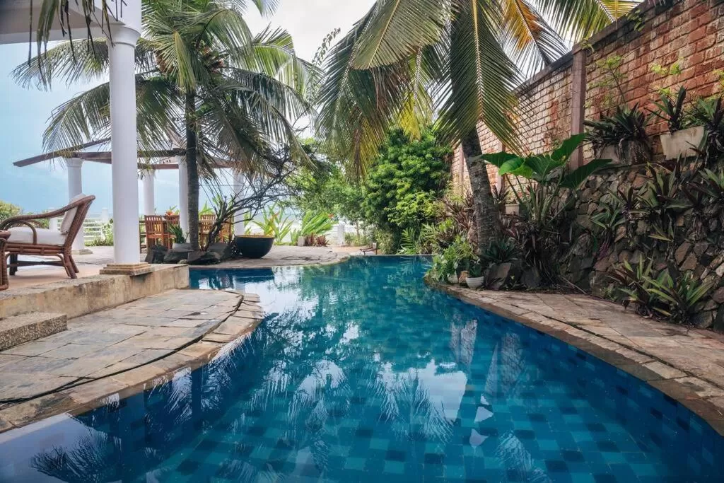 Sānti Beach House with pool & beach